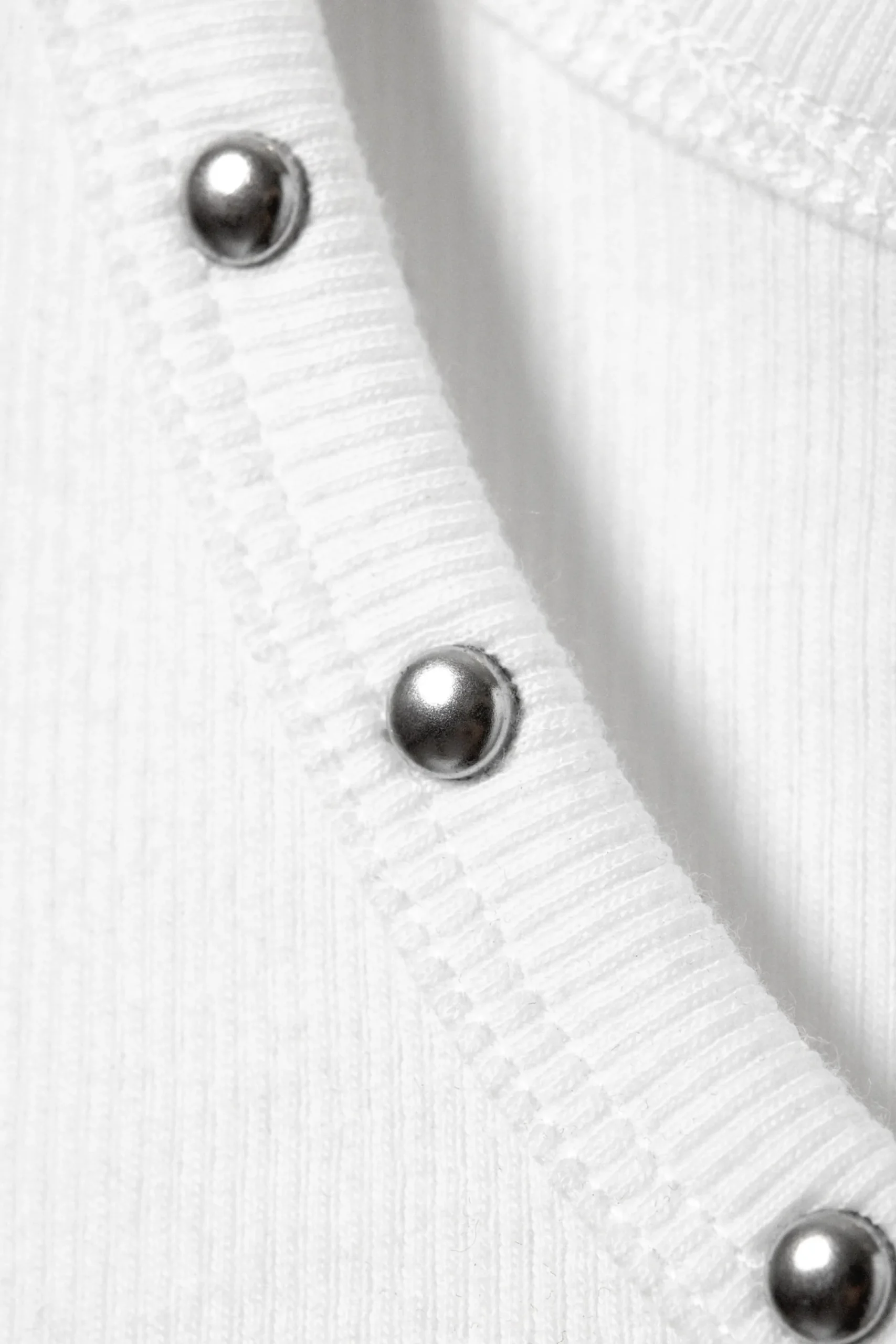 linne_med_nitar_4.webp Weekday Toppar<LINNE MED NITAR