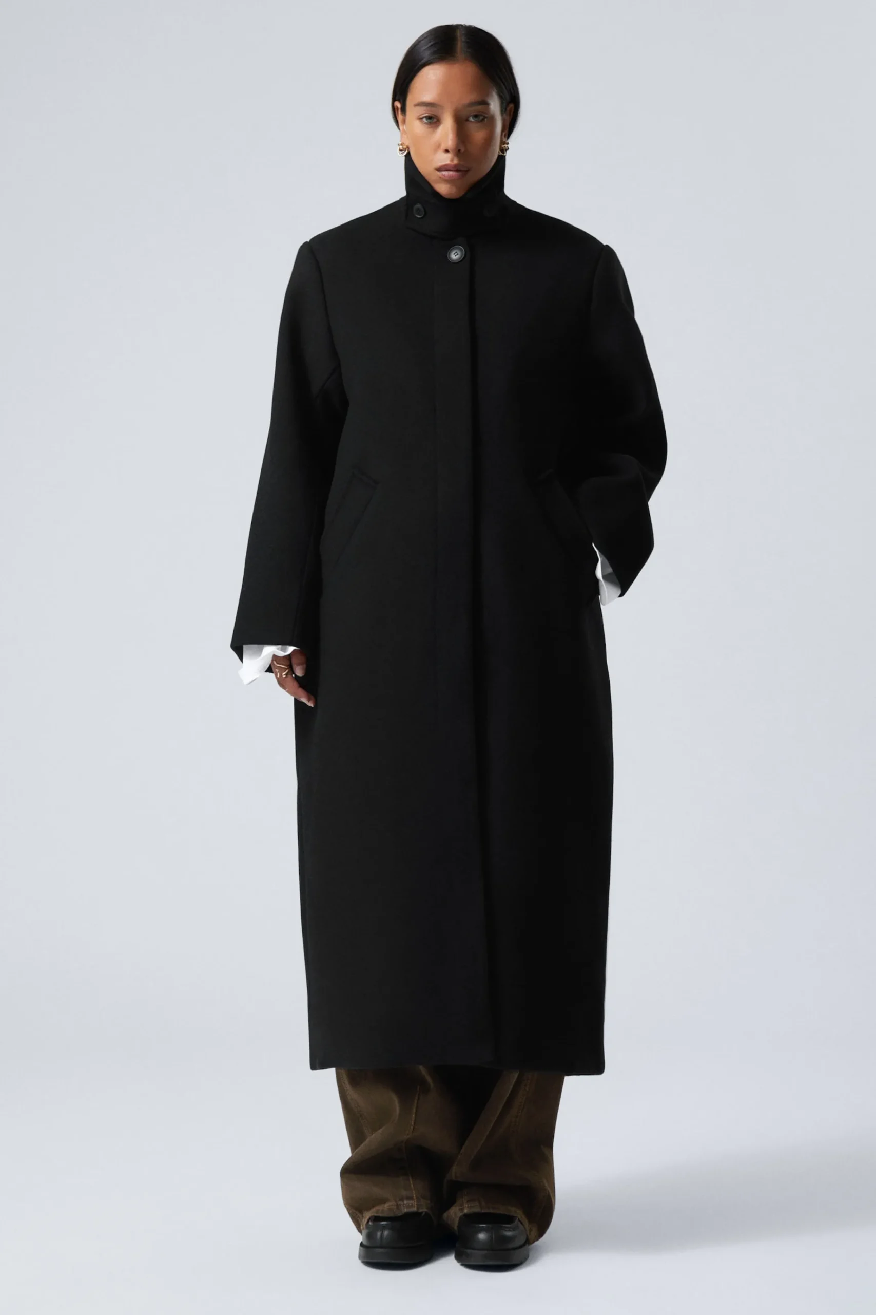 lng_oversized_kappa_i_ullblandning_2.webp Weekday Jackor & Kappor<LÅNG OVERSIZED KAPPA I ULLBLANDNING