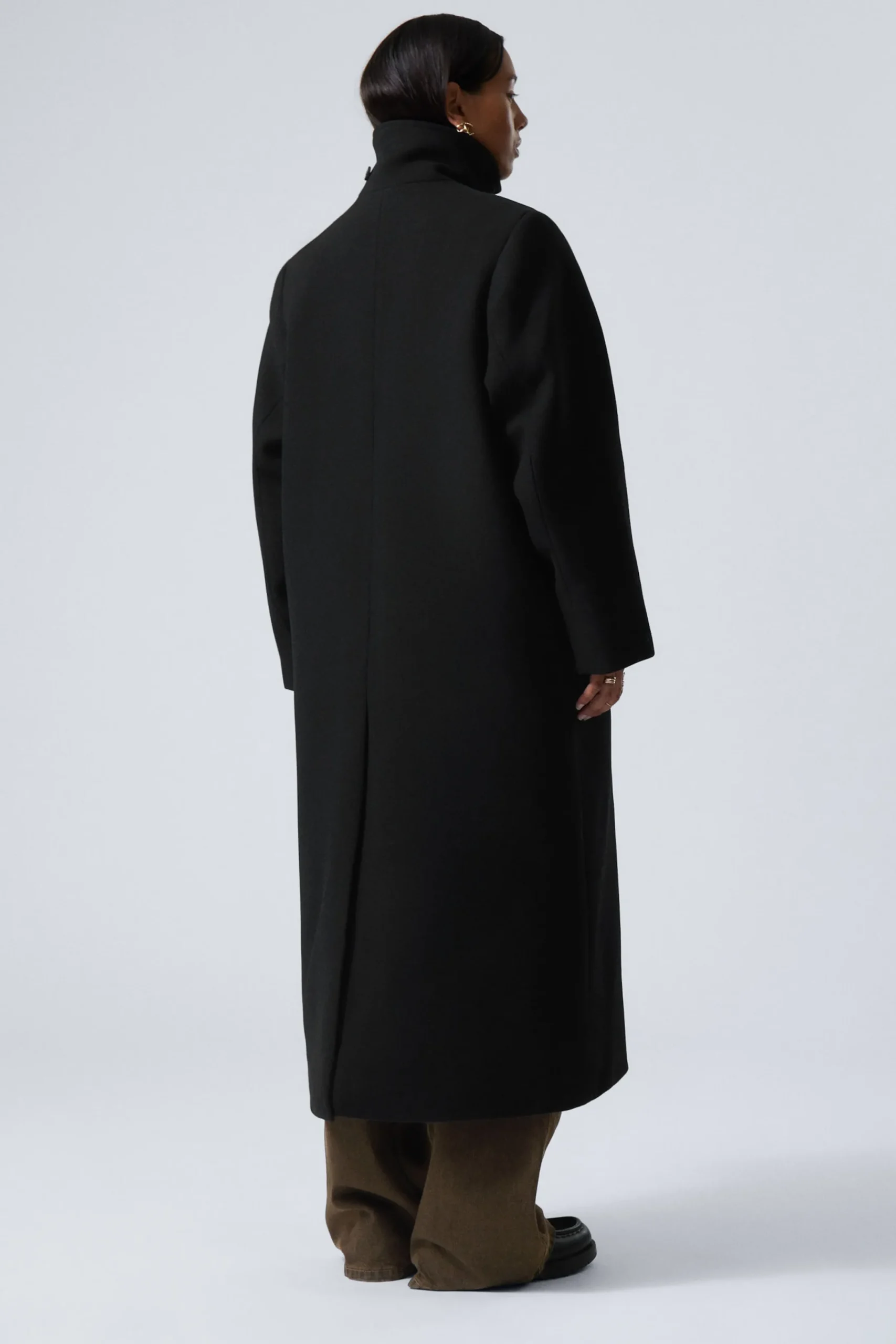lng_oversized_kappa_i_ullblandning_4.webp Weekday Jackor & Kappor<LÅNG OVERSIZED KAPPA I ULLBLANDNING