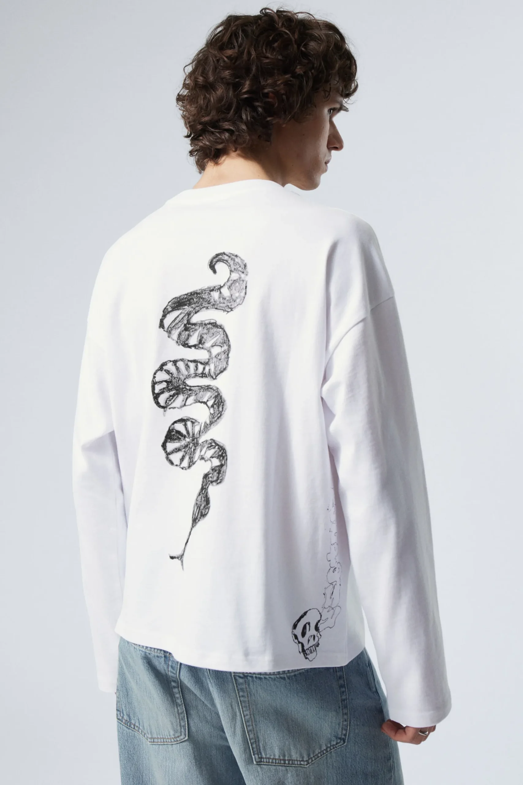 lngrmad_grafisk_tshirt_3.webp Weekday Graphics | T-Shirtar & Toppar<LÅNGÄRMAD GRAFISK T-SHIRT