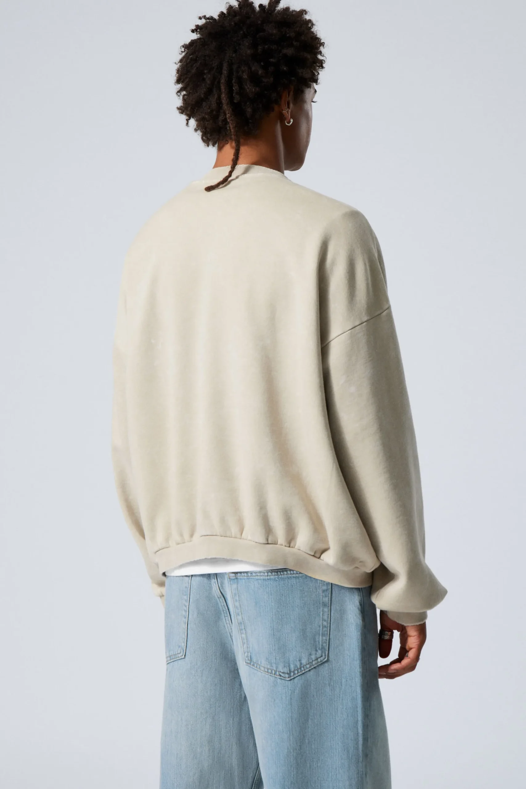 lngrmad_oversized_slouchy_sweatshirt_3-1.webp Weekday Sweatshirts<LÅNGÄRMAD OVERSIZED SLOUCHY SWEATSHIRT