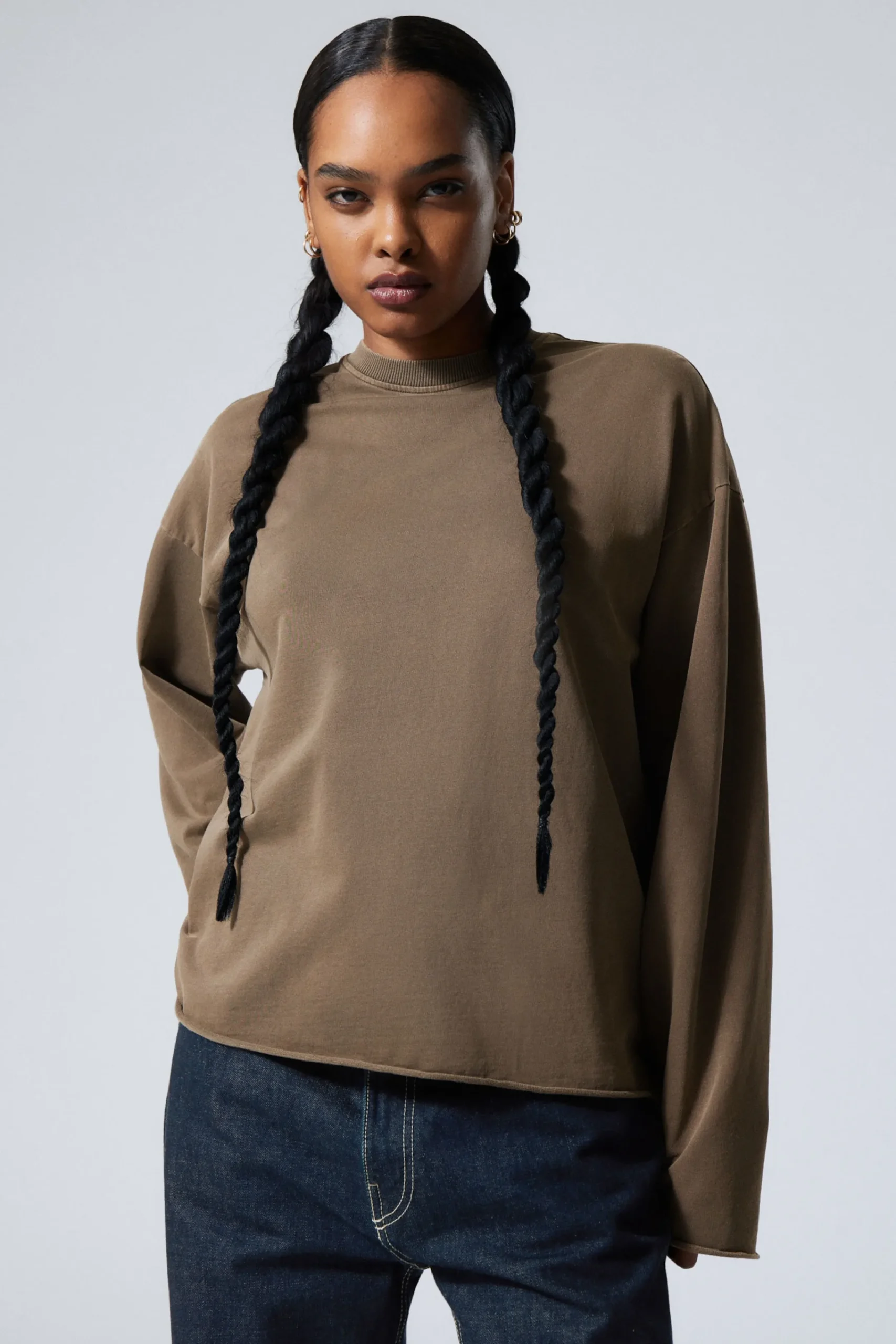 Weekday Toppar<LÅNGÄRMAD OVERSIZED TRÖJA I BOMULL
