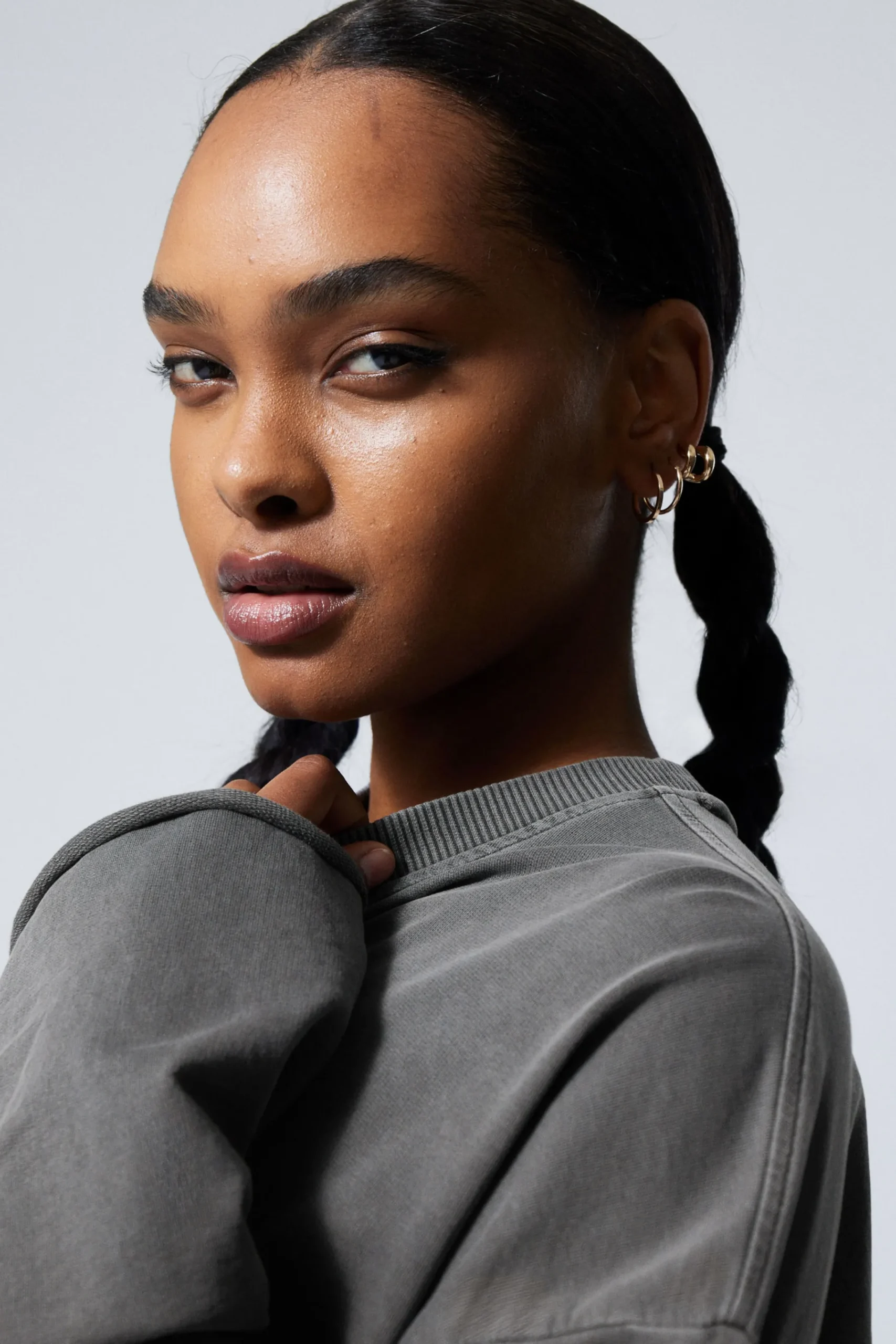 Weekday Toppar<LÅNGÄRMAD OVERSIZED TRÖJA I BOMULL