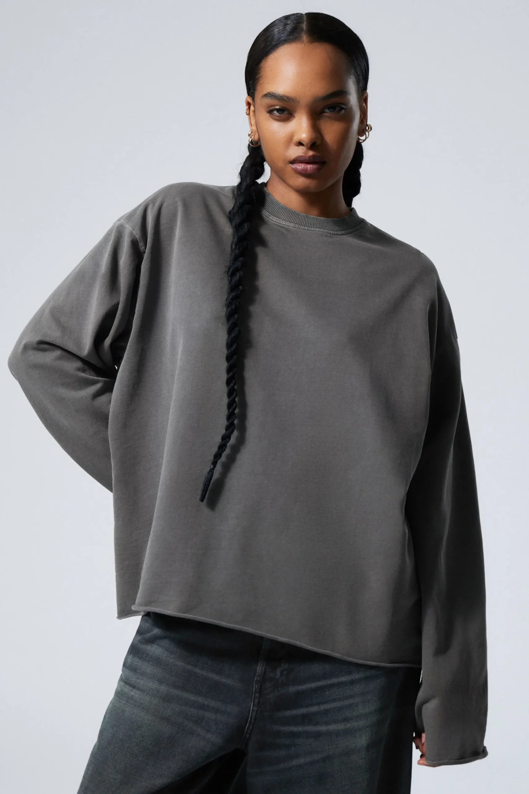 Weekday Toppar<LÅNGÄRMAD OVERSIZED TRÖJA I BOMULL