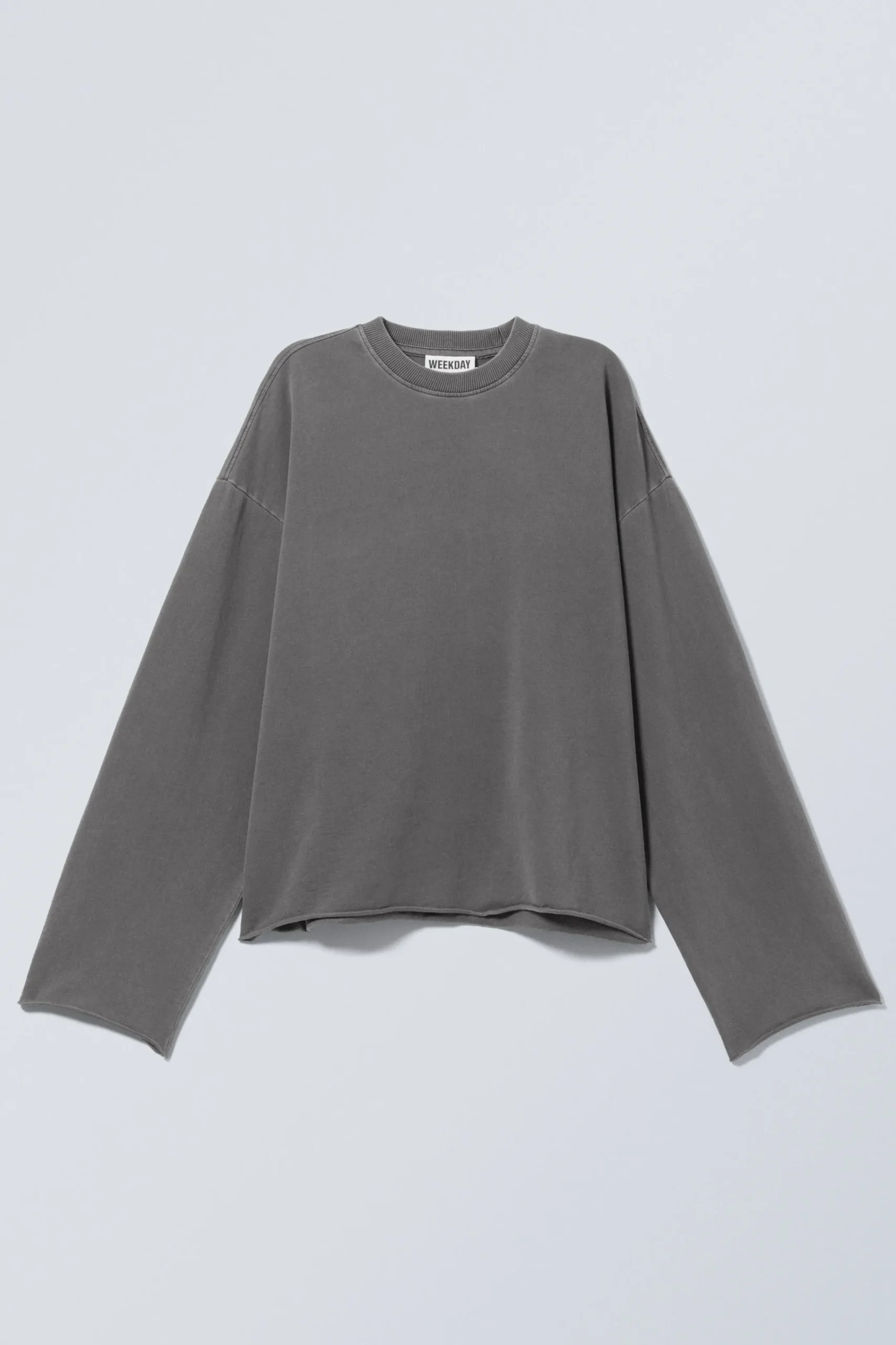 lngrmad_oversized_trja_i_bomull_2.webp Weekday Toppar<LÅNGÄRMAD OVERSIZED TRÖJA I BOMULL