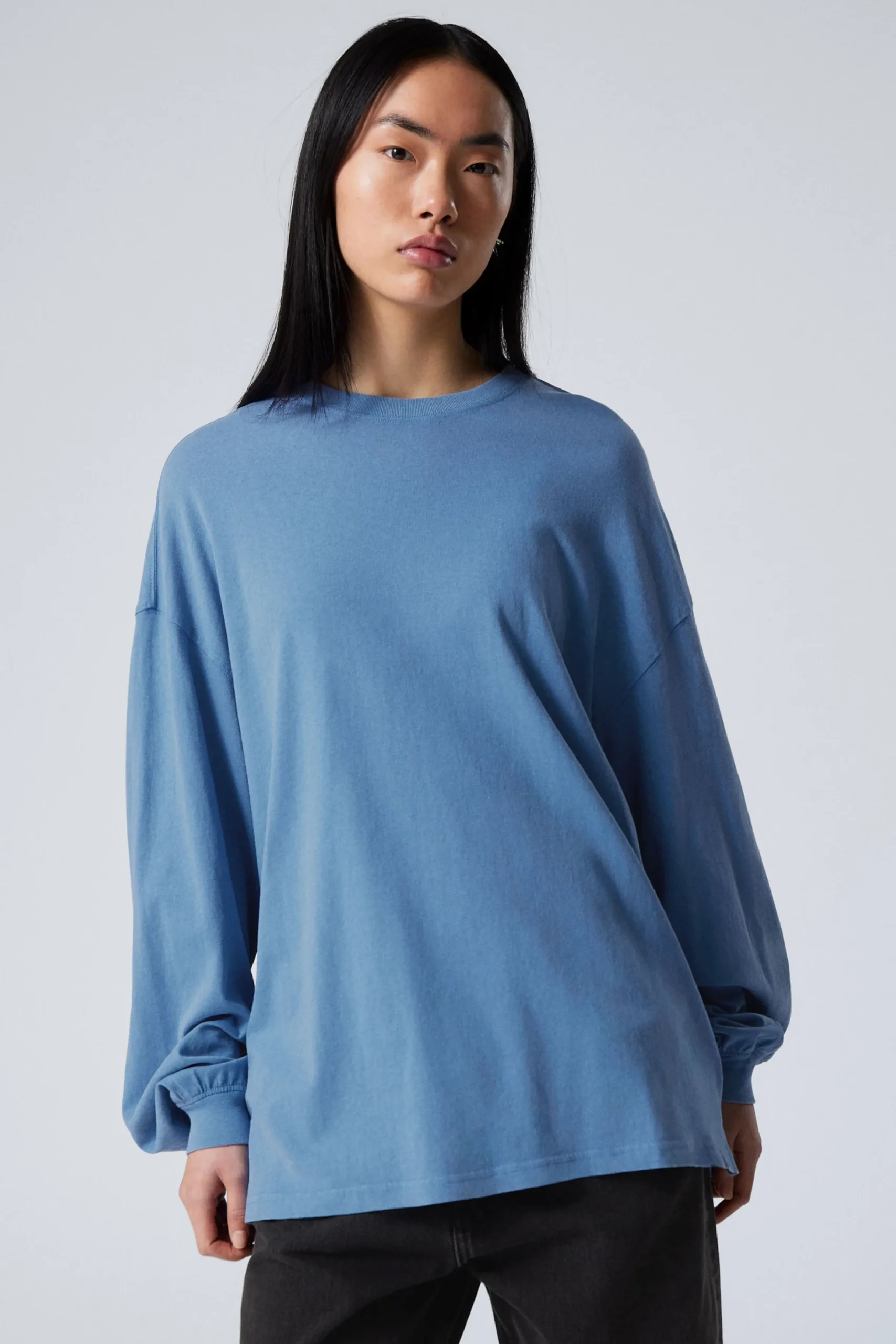 Weekday Basplagg | Toppar<LÅNGÄRMAD OVERSIZED T-SHIRT