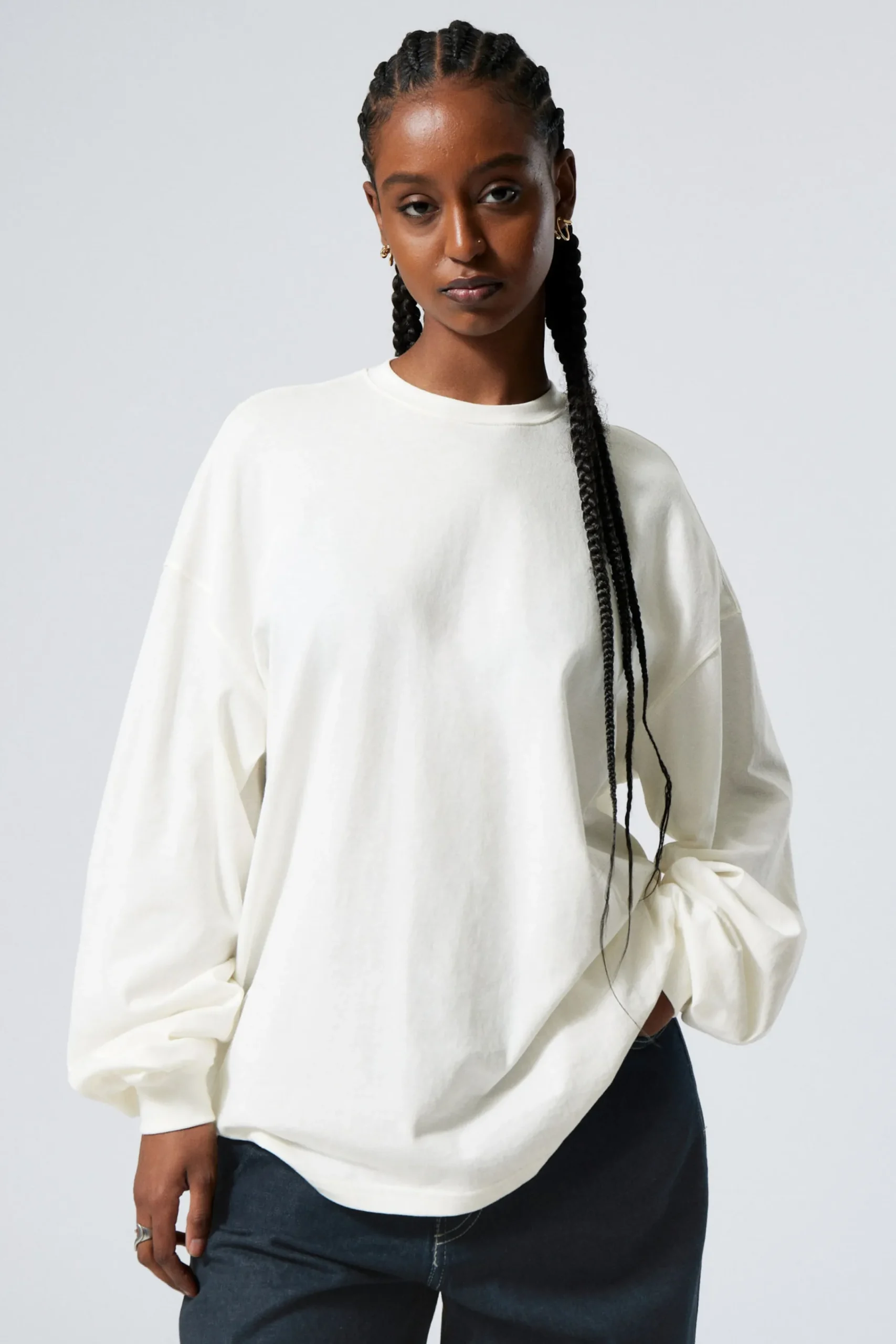 Weekday Toppar<LÅNGÄRMAD OVERSIZED T-SHIRT MED TRYCK