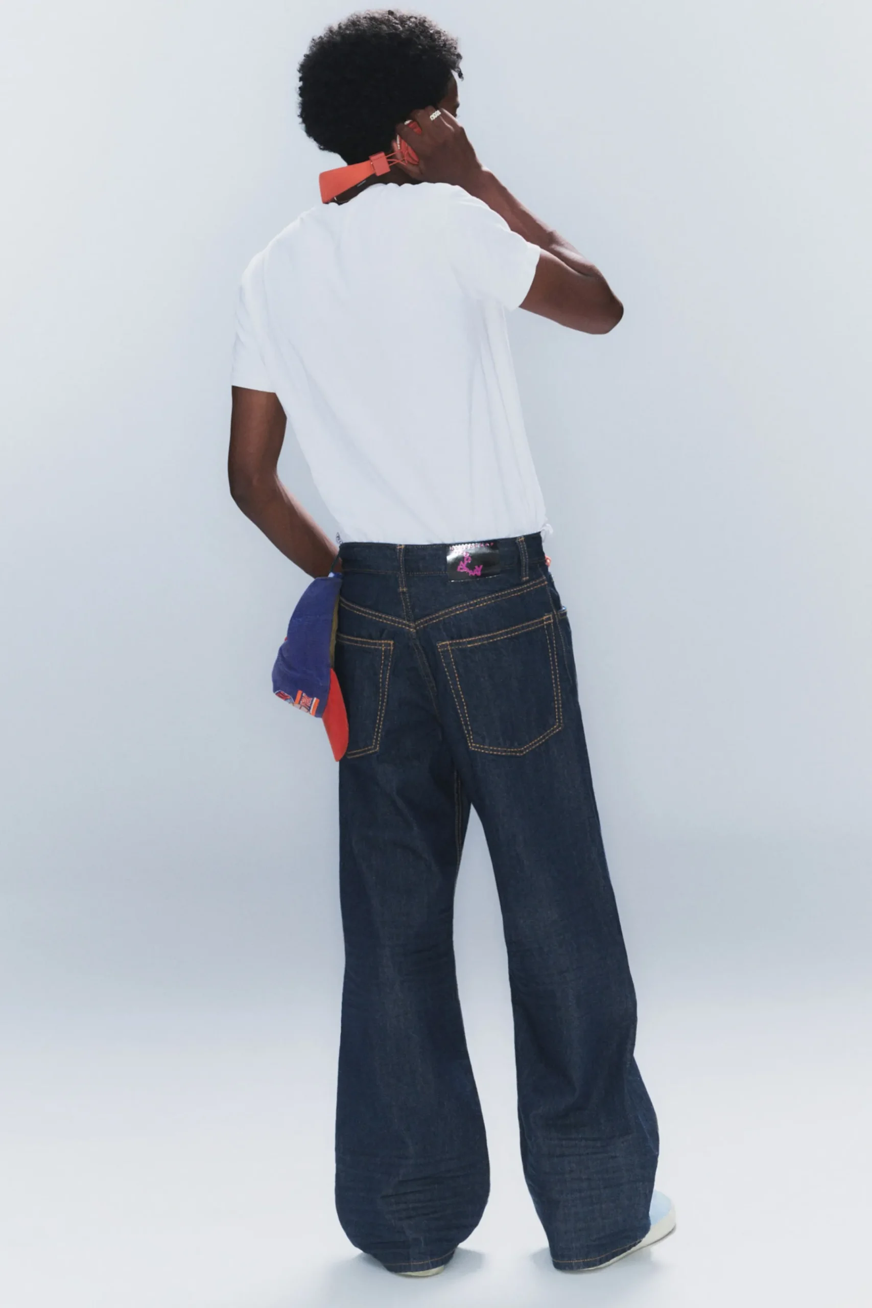 looser_regular_waist_loose_straight_jeans_3-1.webp Weekday Jeans<LOOSER REGULAR WAIST LOOSE STRAIGHT JEANS