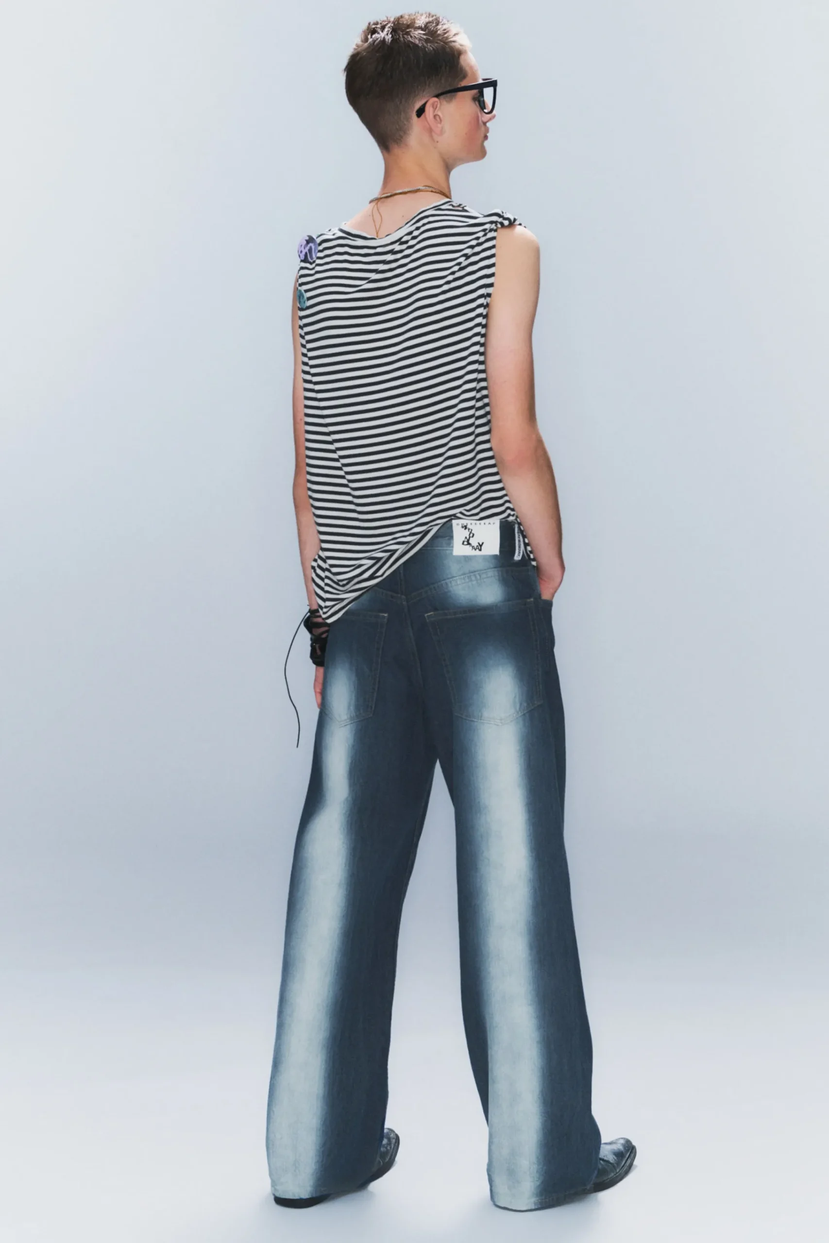 looser_regular_waist_loose_straight_jeans_3.webp Weekday Jeans<LOOSER REGULAR WAIST LOOSE STRAIGHT JEANS