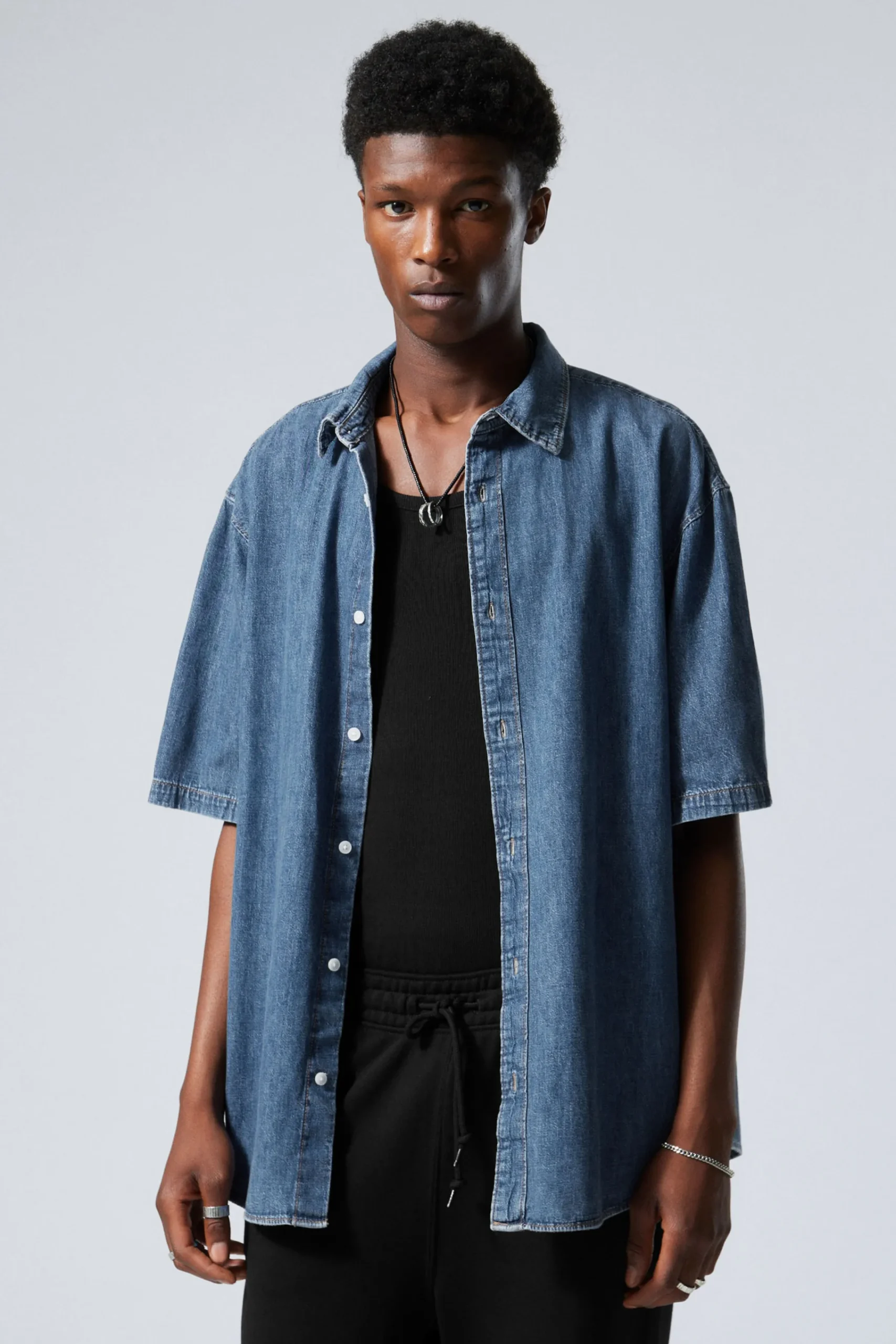 Weekday Skjortor<LÖS KORTÄRMAD JEANSSKJORTA