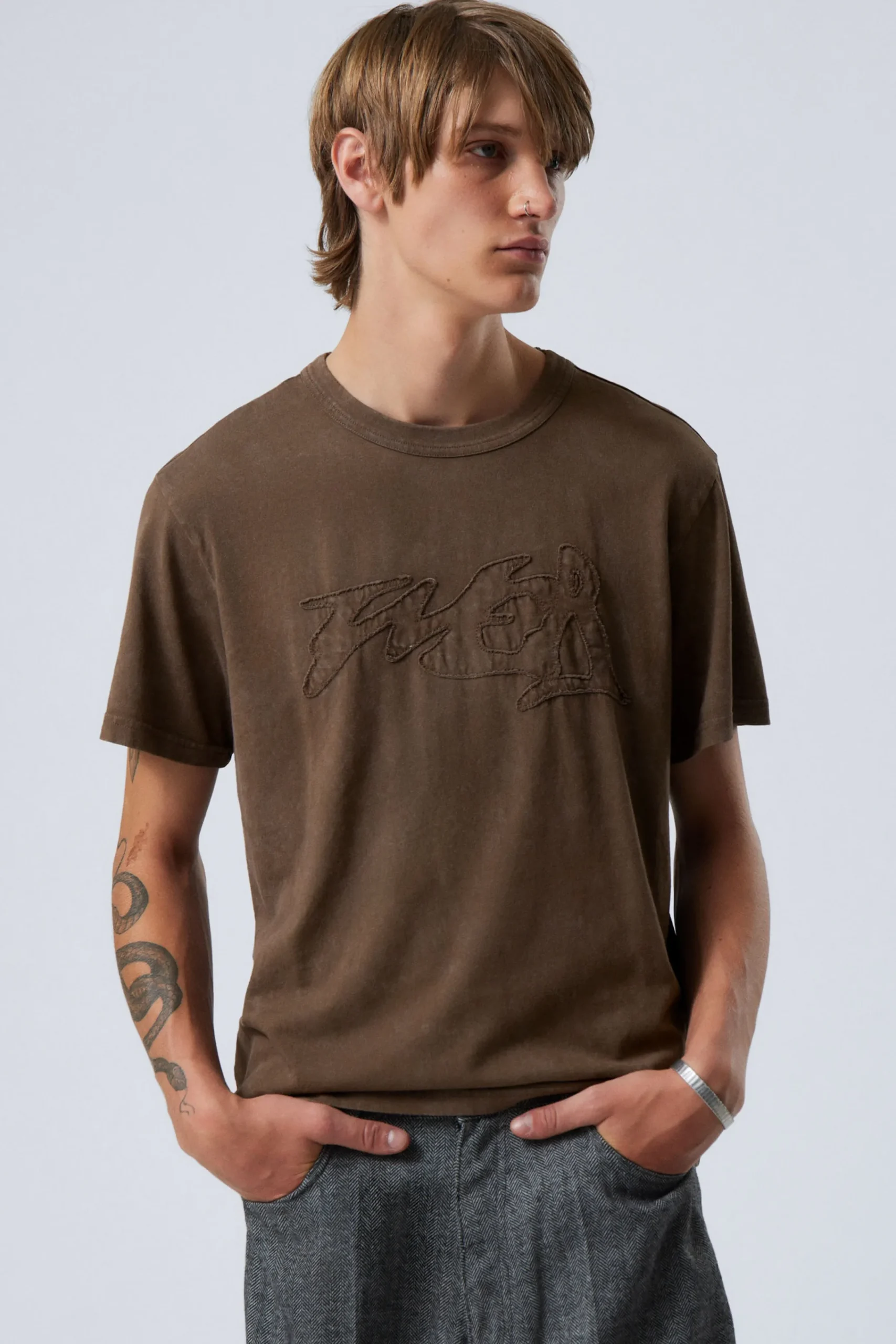 Weekday Graphics | T-Shirtar & Toppar<LÄTT BOXIG GRAFISK T-SHIRT