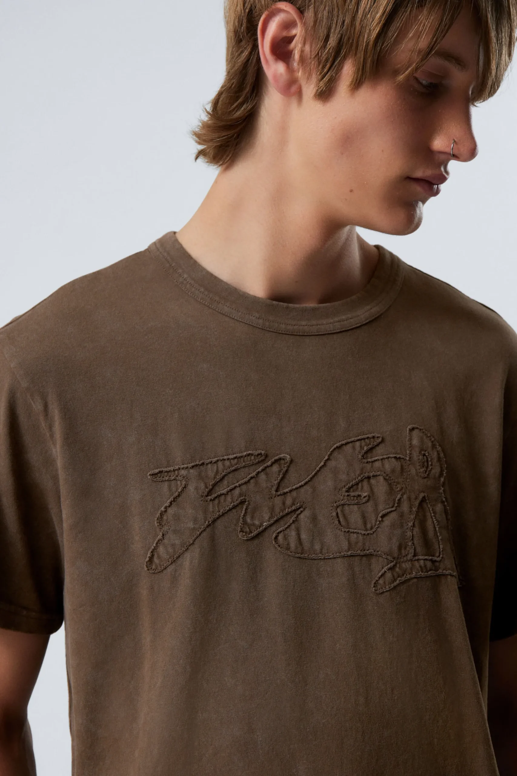 Weekday Graphics | T-Shirtar & Toppar<LÄTT BOXIG GRAFISK T-SHIRT