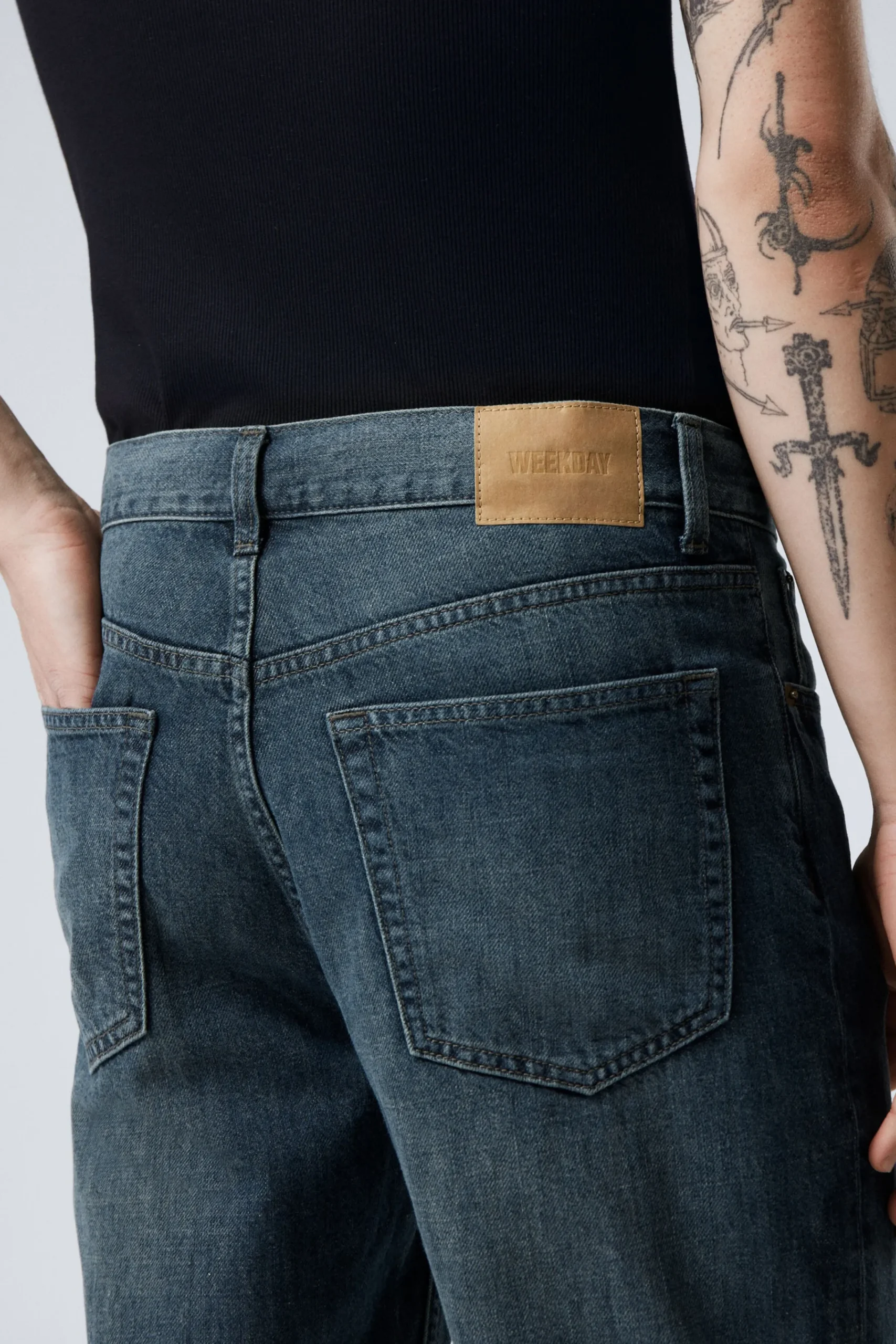 mercury_relaxed_bootcut_leg_jeans_4.webp Weekday Jeans<MERCURY RELAXED BOOTCUT LEG JEANS