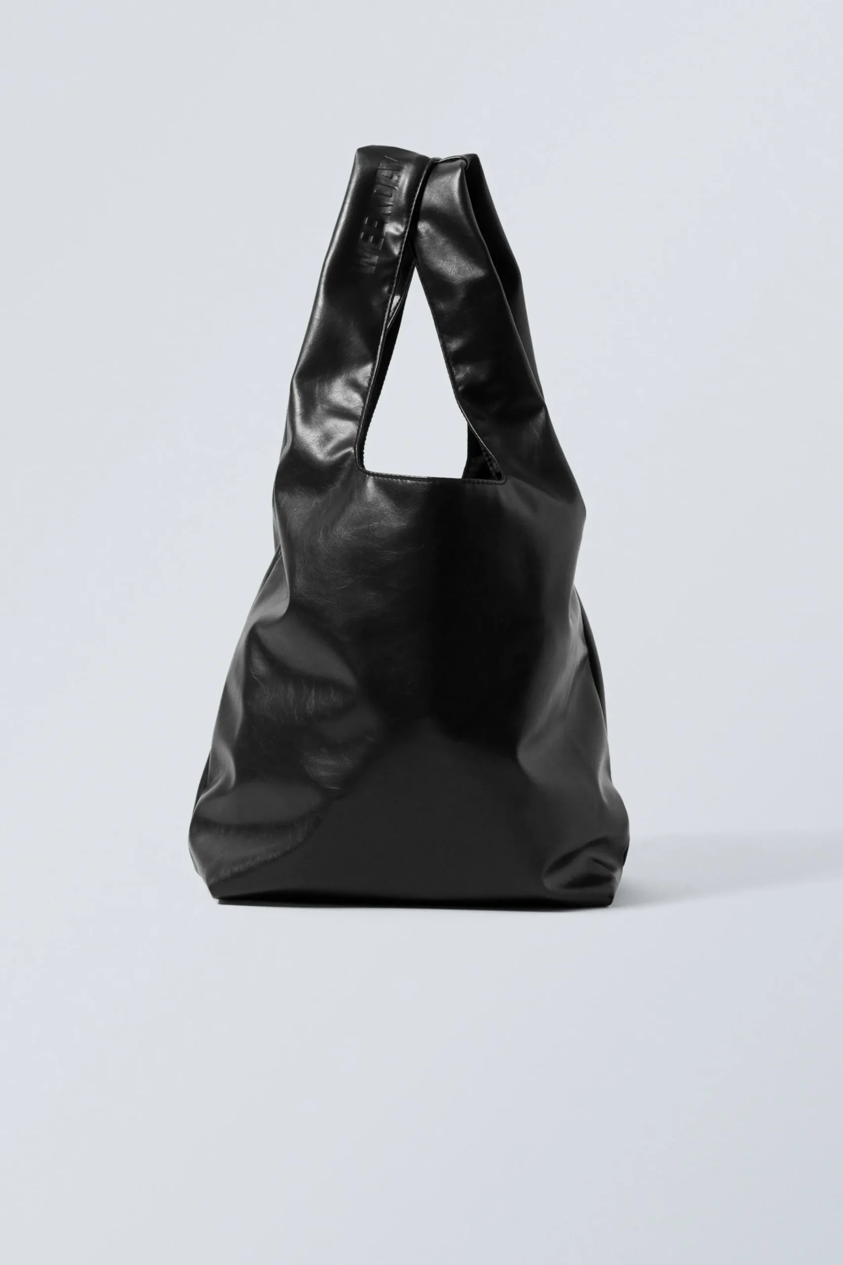 Weekday Väskor<MINI TOTE-VÄSKA I KONSTLÄDER