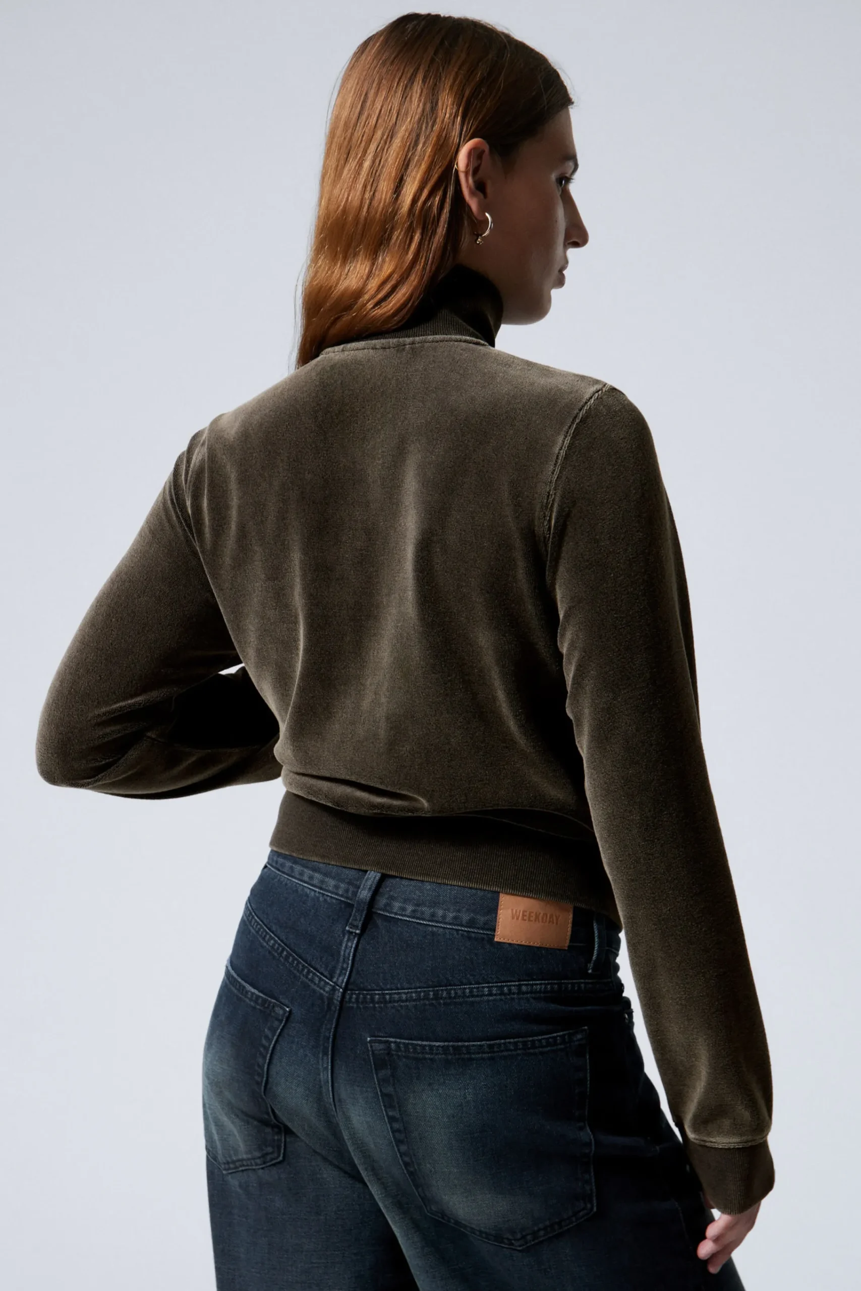 minijacka_i_tvttad_sammet_3.webp Weekday Sweatshirts<MINIJACKA I TVÄTTAD SAMMET