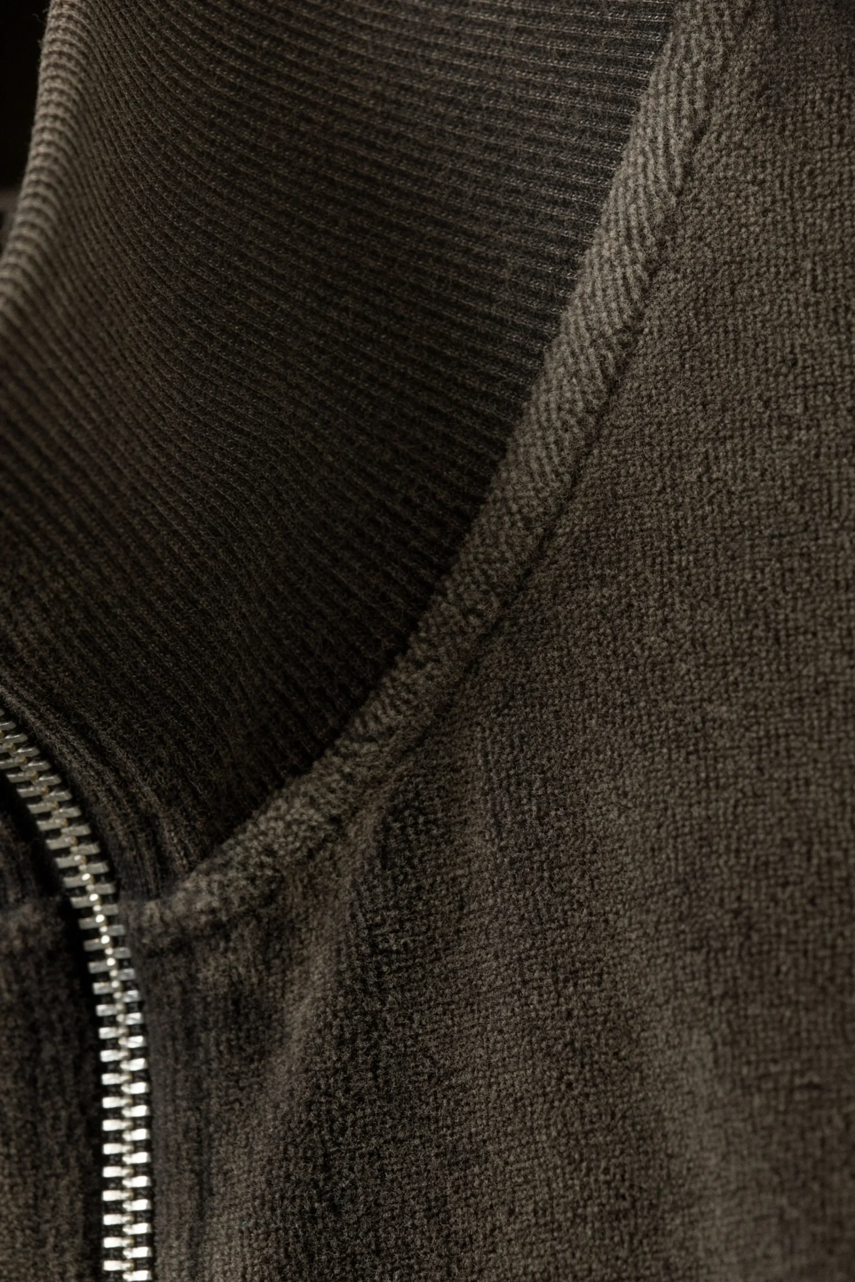 minijacka_i_tvttad_sammet_4.webp Weekday Sweatshirts<MINIJACKA I TVÄTTAD SAMMET