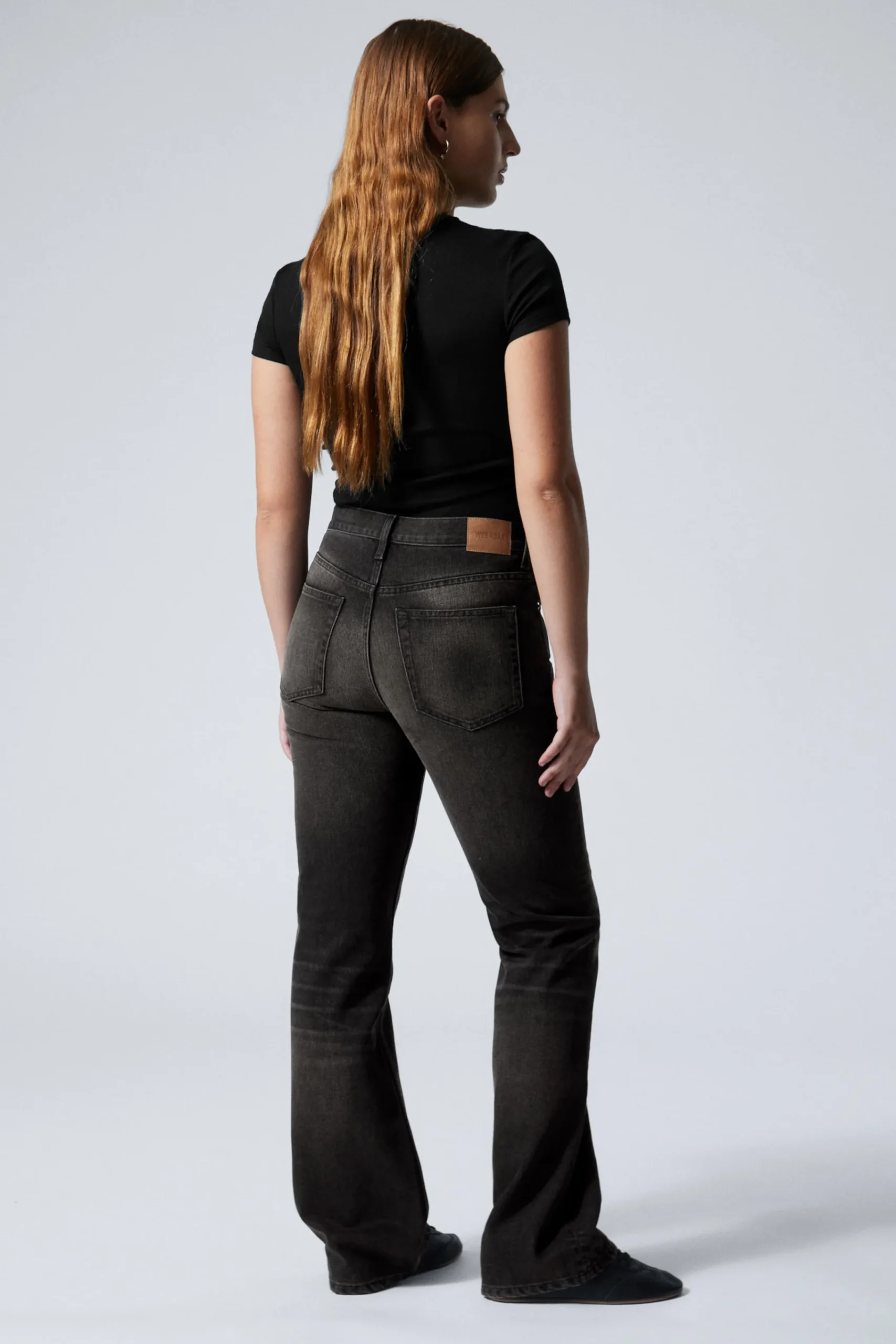 moon_mid_waist_regular_bootcut_leg_jeans_4.webp Weekday Jeans<MOON MID WAIST REGULAR BOOTCUT LEG JEANS