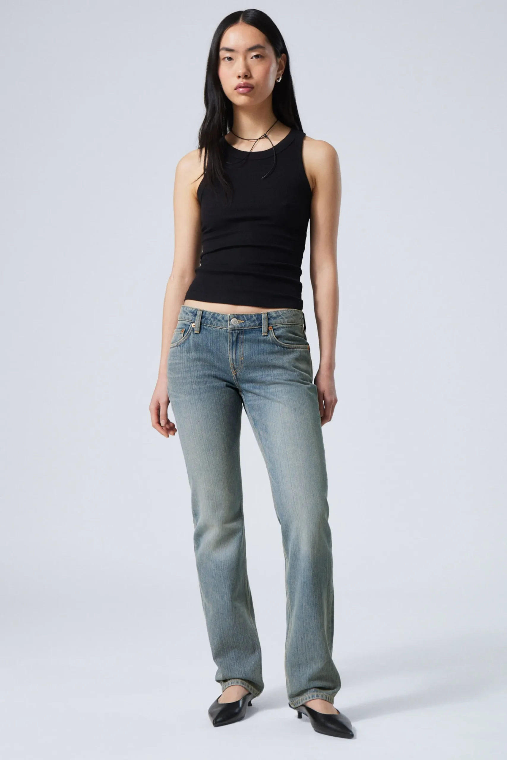 Weekday Jeans<NAIL LOW WAIST SLIM STRAIGHT LEG JEANS