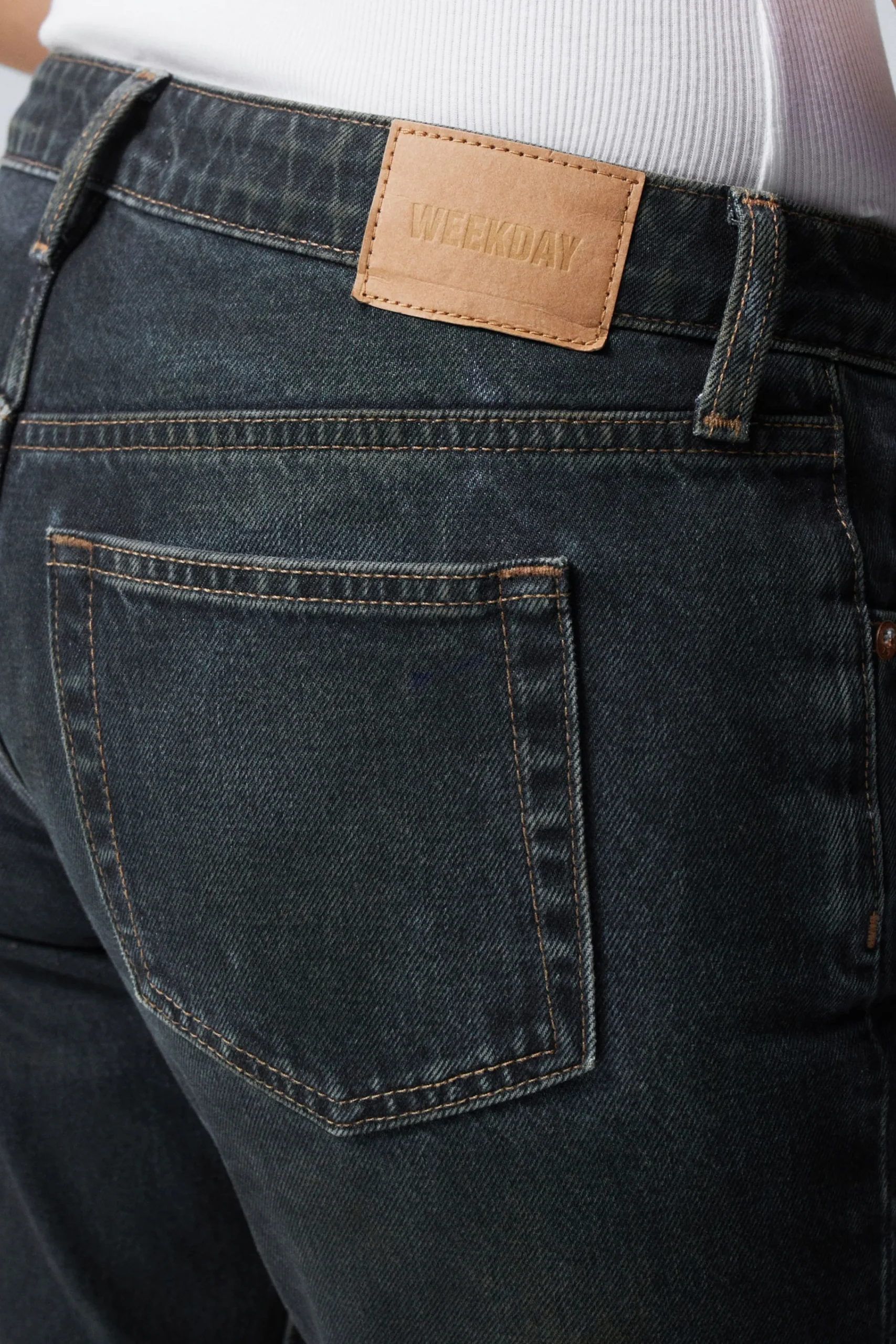 nail_low_waist_slim_straight_leg_jeans_3-1.webp Weekday Jeans<NAIL LOW WAIST SLIM STRAIGHT LEG JEANS
