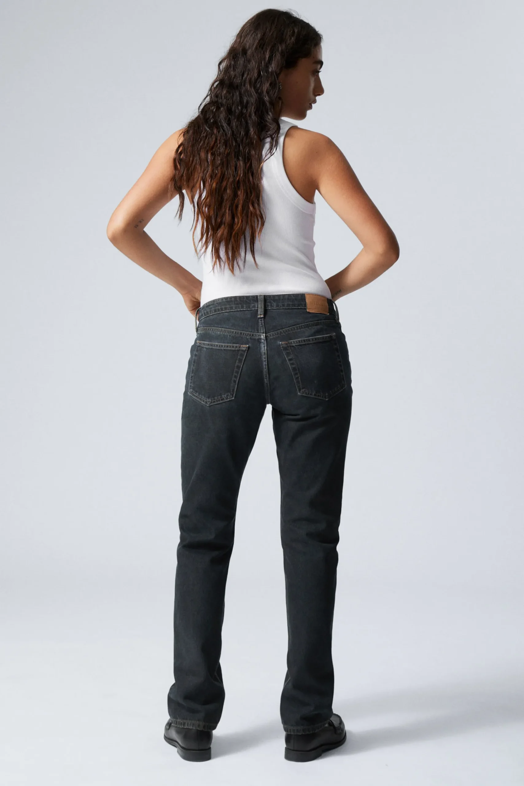 nail_low_waist_slim_straight_leg_jeans_4-1.webp Weekday Jeans<NAIL LOW WAIST SLIM STRAIGHT LEG JEANS