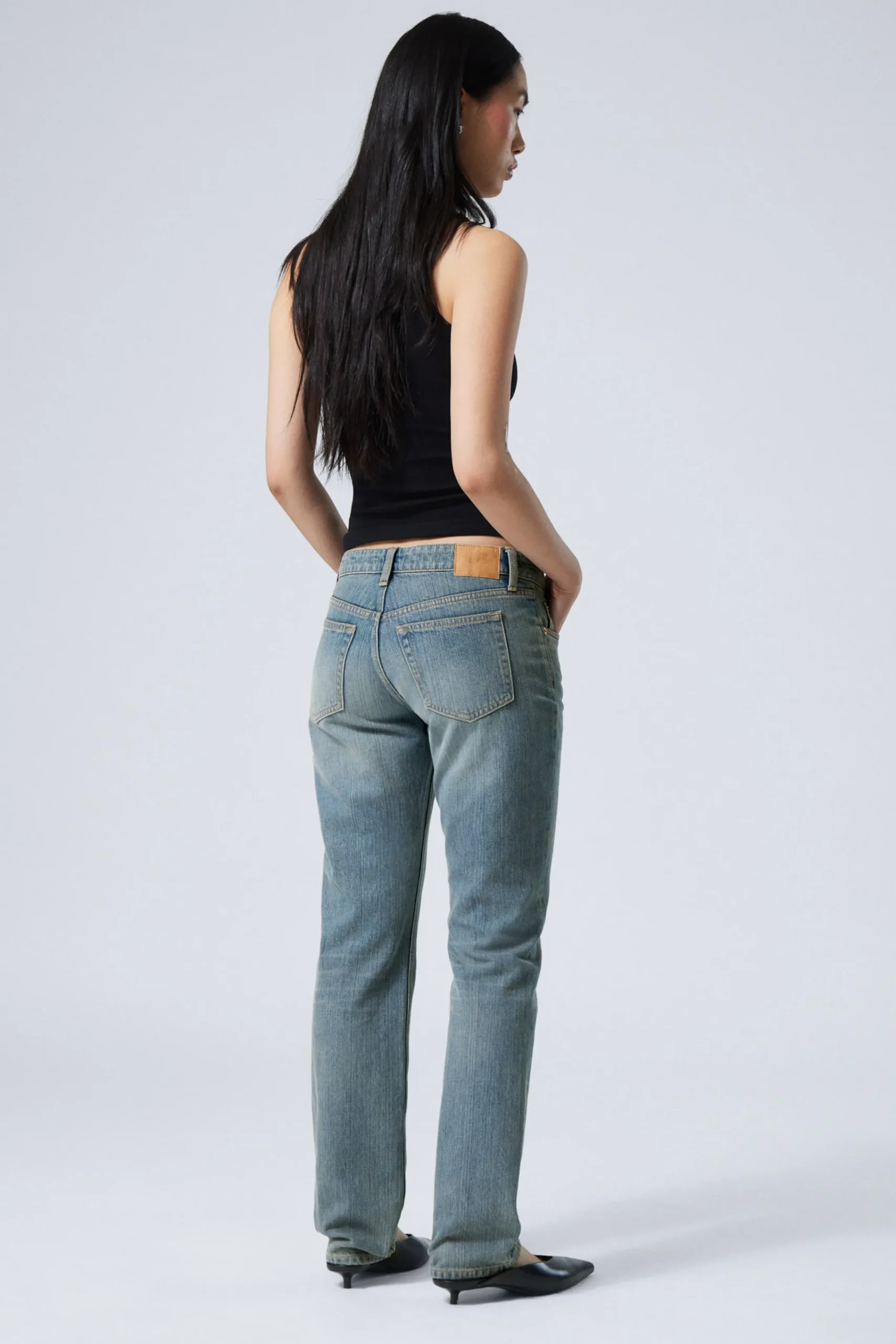 nail_low_waist_slim_straight_leg_jeans_4.webp Weekday Jeans<NAIL LOW WAIST SLIM STRAIGHT LEG JEANS