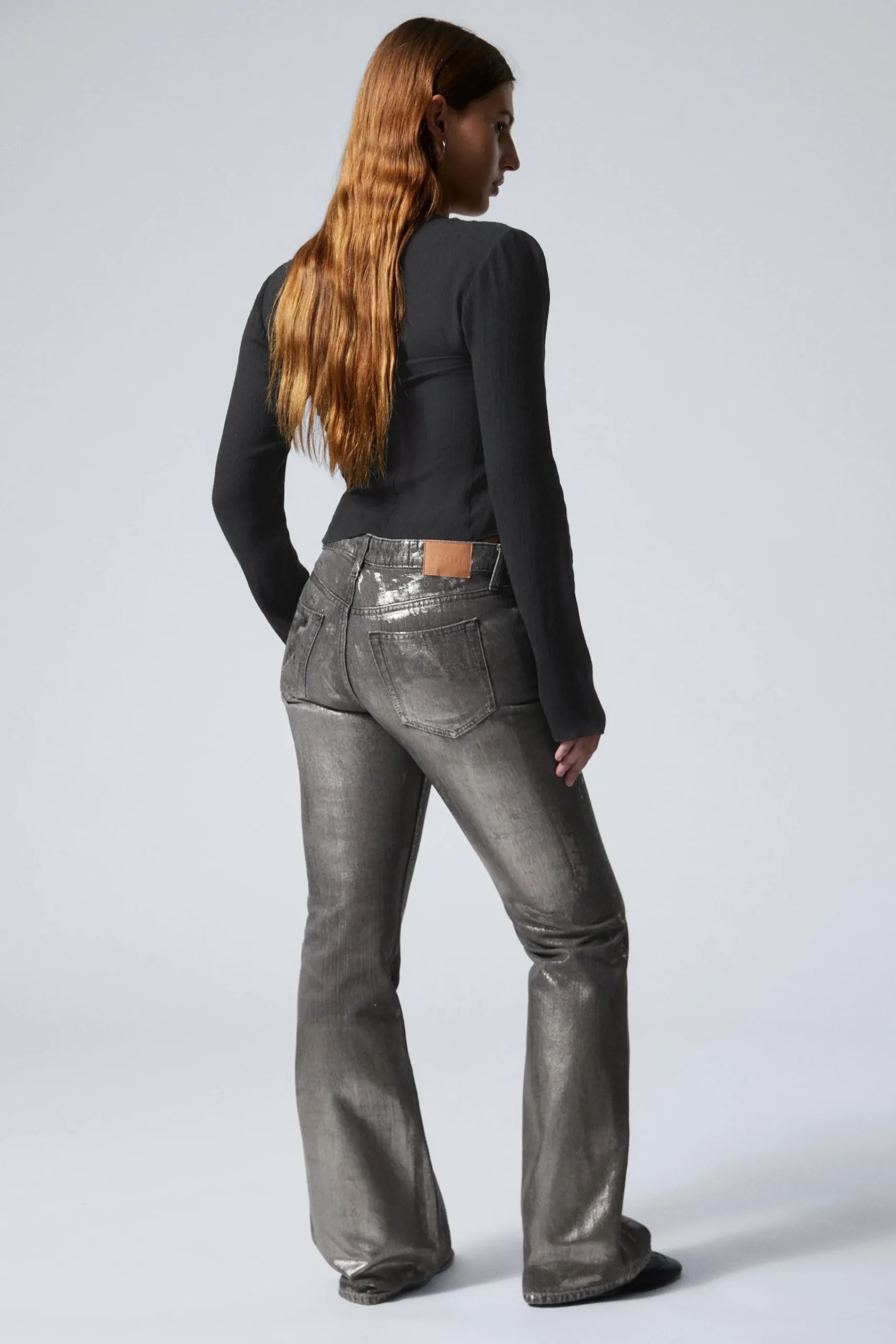 nova_foil_low_slim_bootcut_jeans_3.webp Weekday Jeans<NOVA FOIL LOW SLIM BOOTCUT JEANS