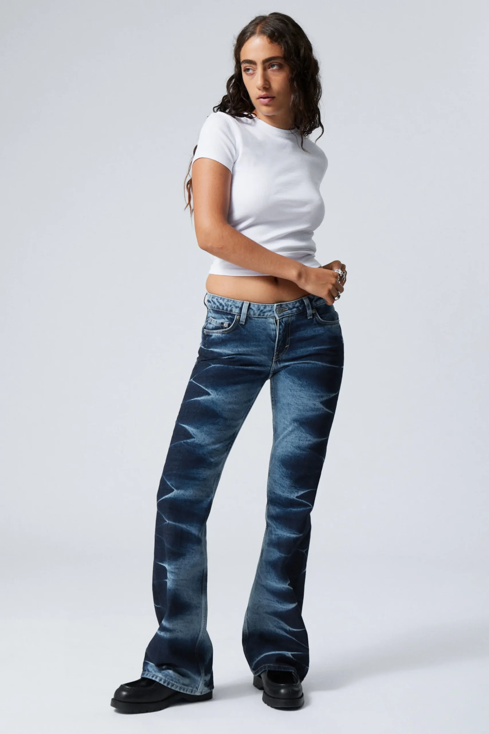 Weekday Jeans<NOVA LOW WAIST SLIM BOOTCUT JEANS
