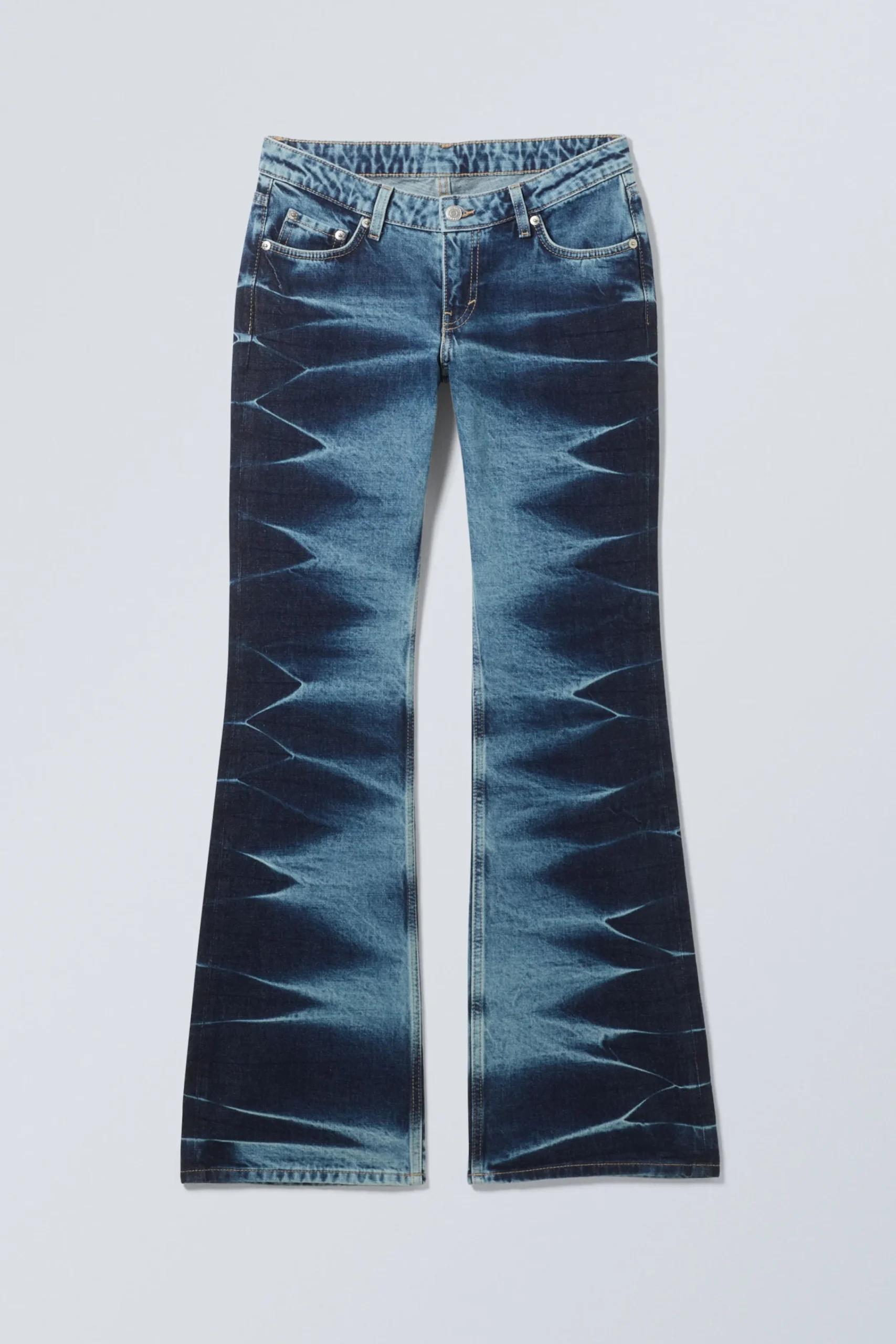 nova_low_waist_slim_bootcut_jeans_2.webp Weekday Jeans<NOVA LOW WAIST SLIM BOOTCUT JEANS