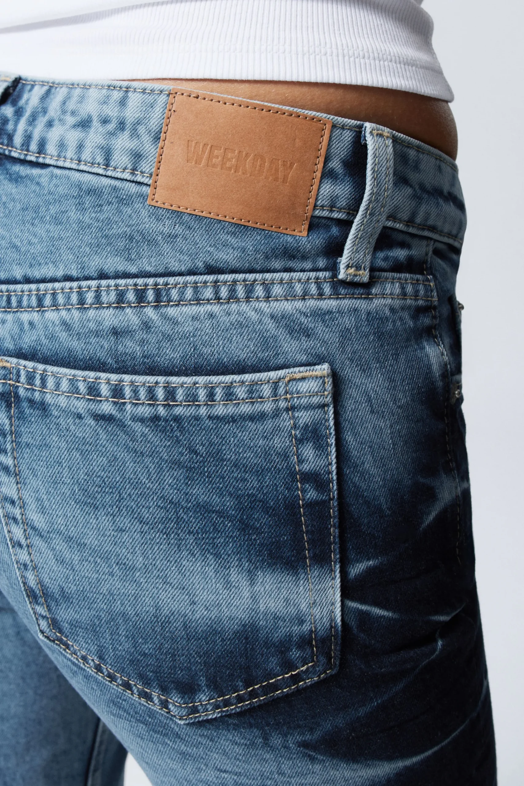 nova_low_waist_slim_bootcut_jeans_3.webp Weekday Jeans<NOVA LOW WAIST SLIM BOOTCUT JEANS