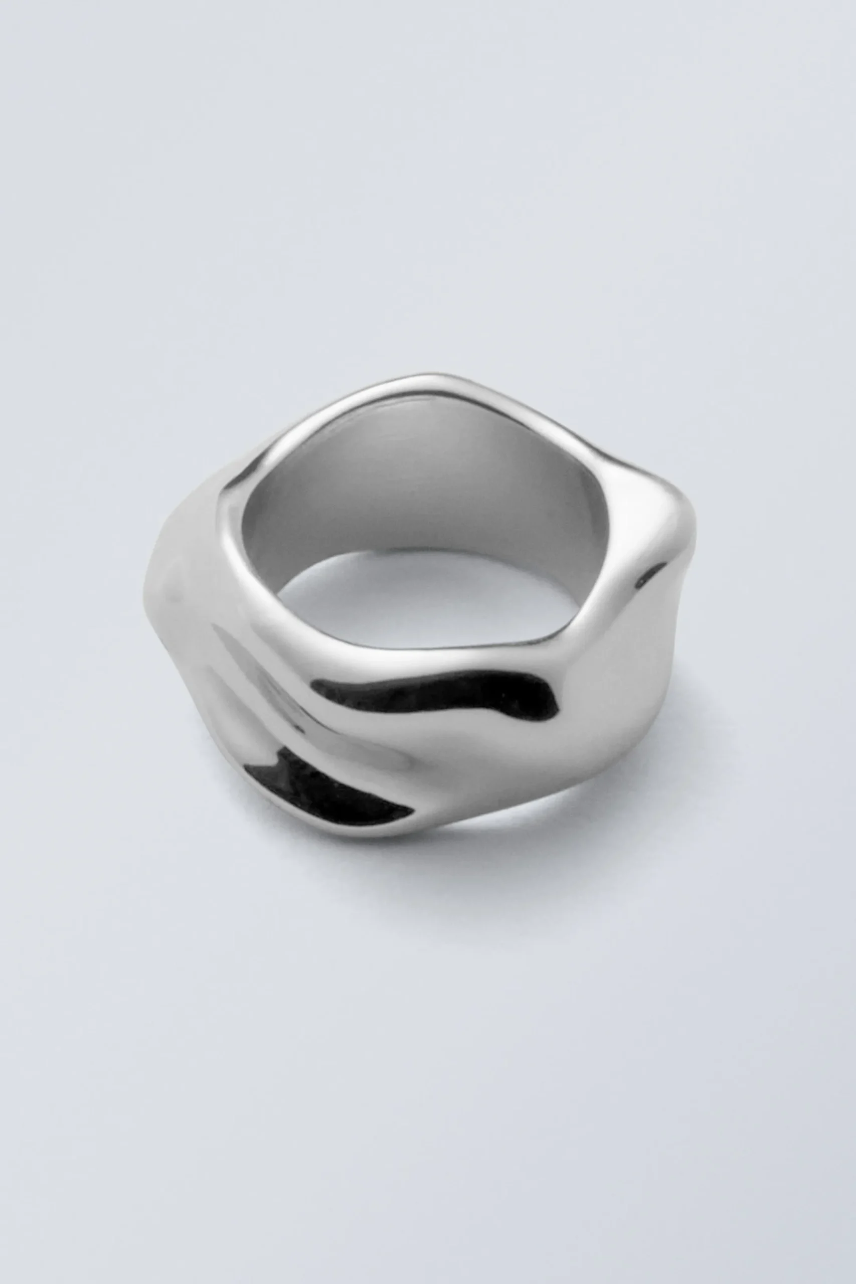 Weekday Smycken<ORGANISKT FORMAD RING