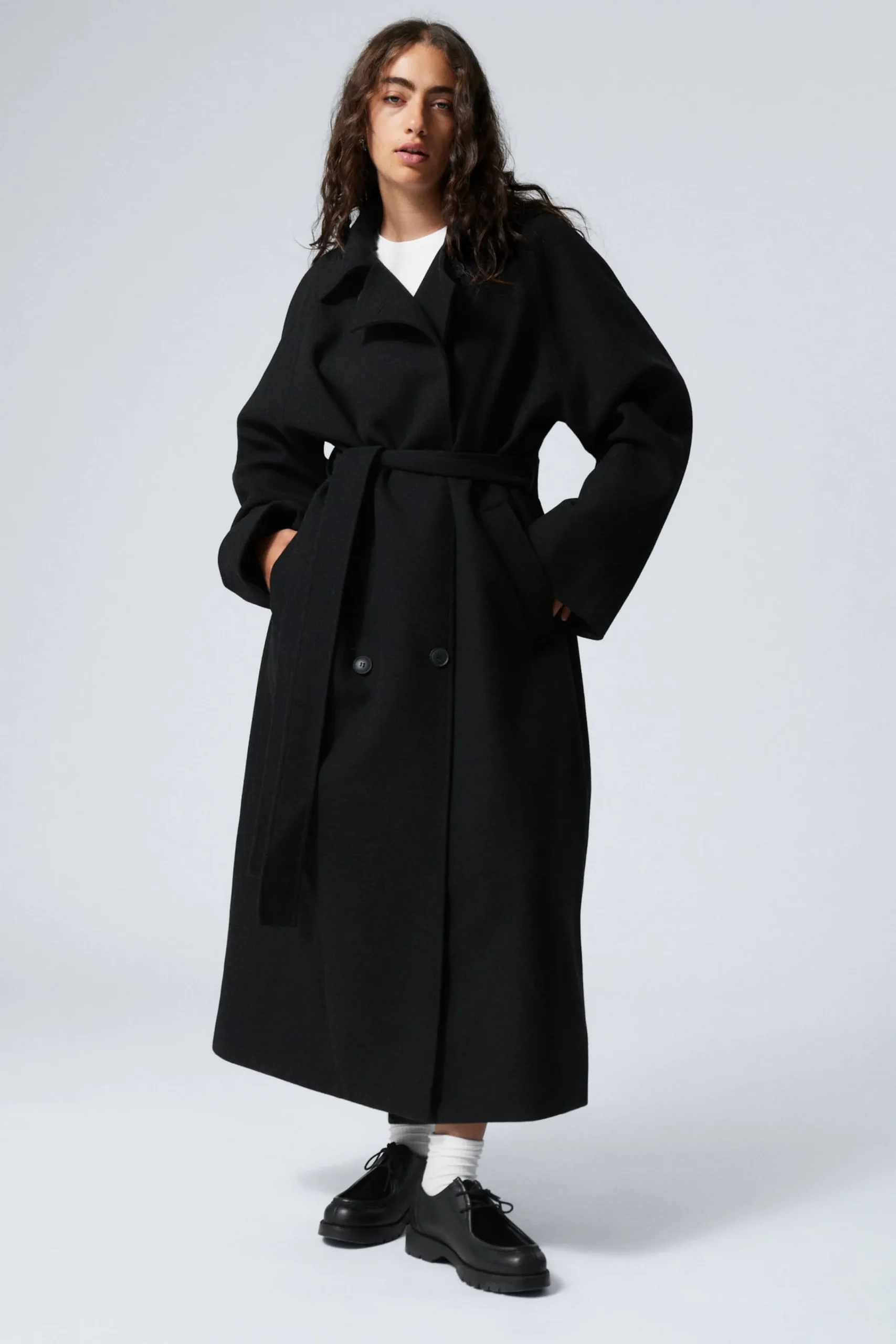 Weekday Jackor & Kappor<OVERSIZED DUBBELKNÄPPT KAPPA I ULLBLANDNING