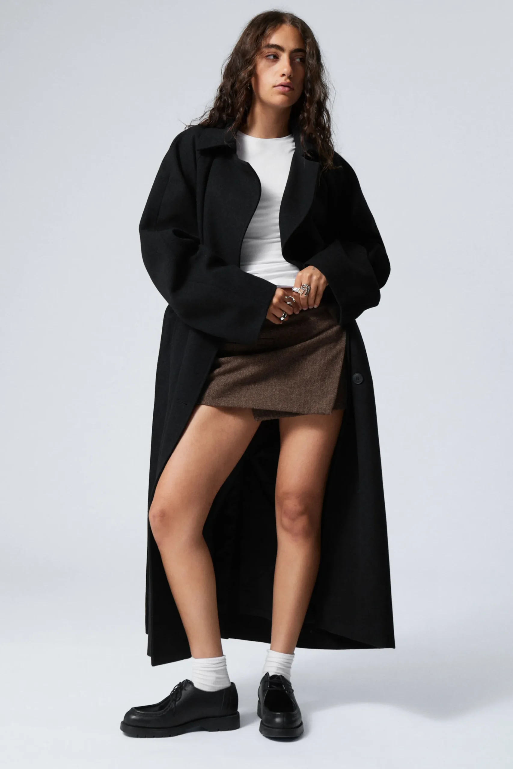 oversized_dubbelknppt_kappa_i_ullblandning_2.webp Weekday Jackor & Kappor<OVERSIZED DUBBELKNÄPPT KAPPA I ULLBLANDNING