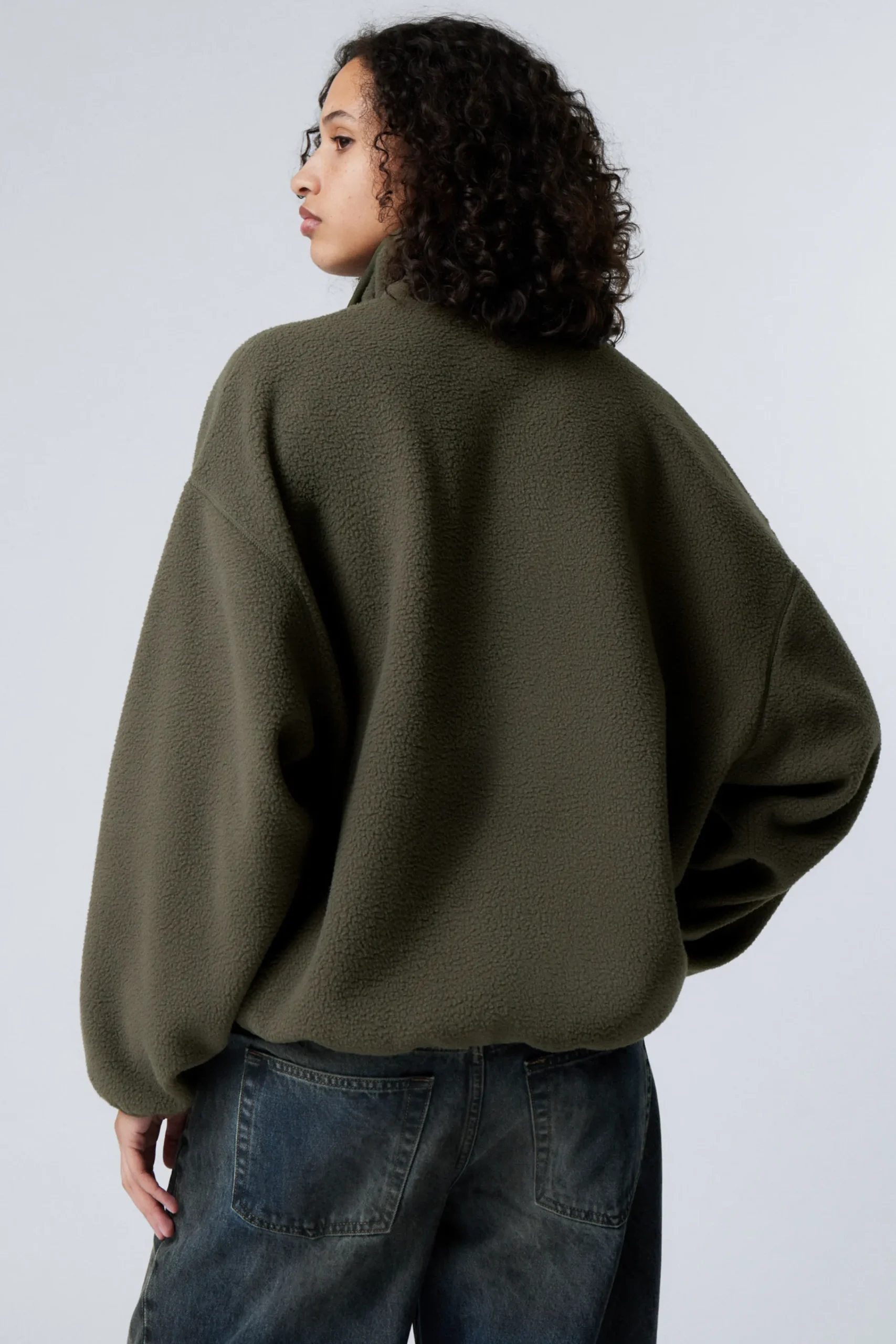 oversized_fleecetrja_med_halv_dragkedja_3.webp Weekday Sweatshirts<OVERSIZED FLEECE-TRÖJA MED HALV DRAGKEDJA