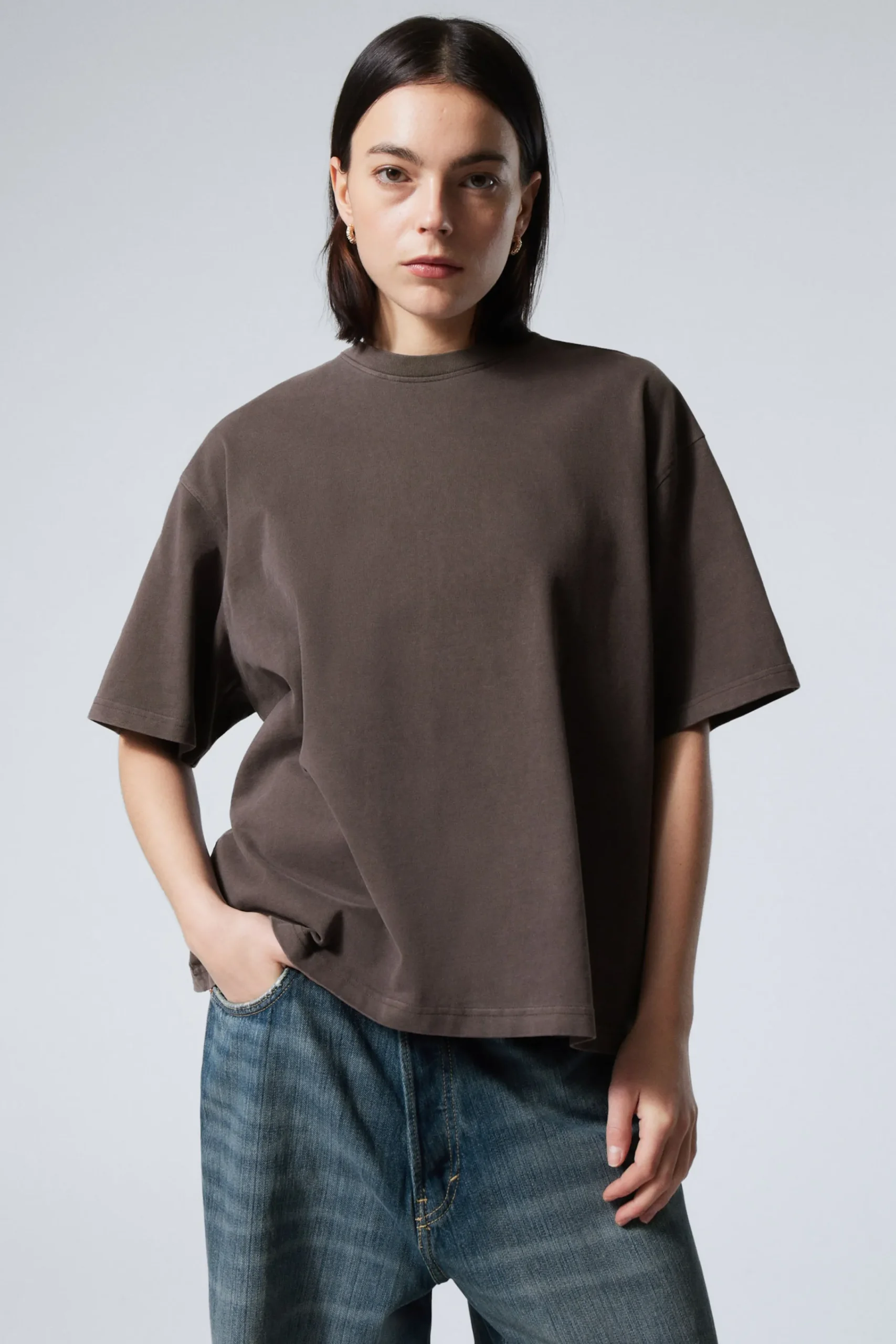 Weekday T-Shirtar | Toppar<OVERSIZED KRAFTIG T-SHIRT
