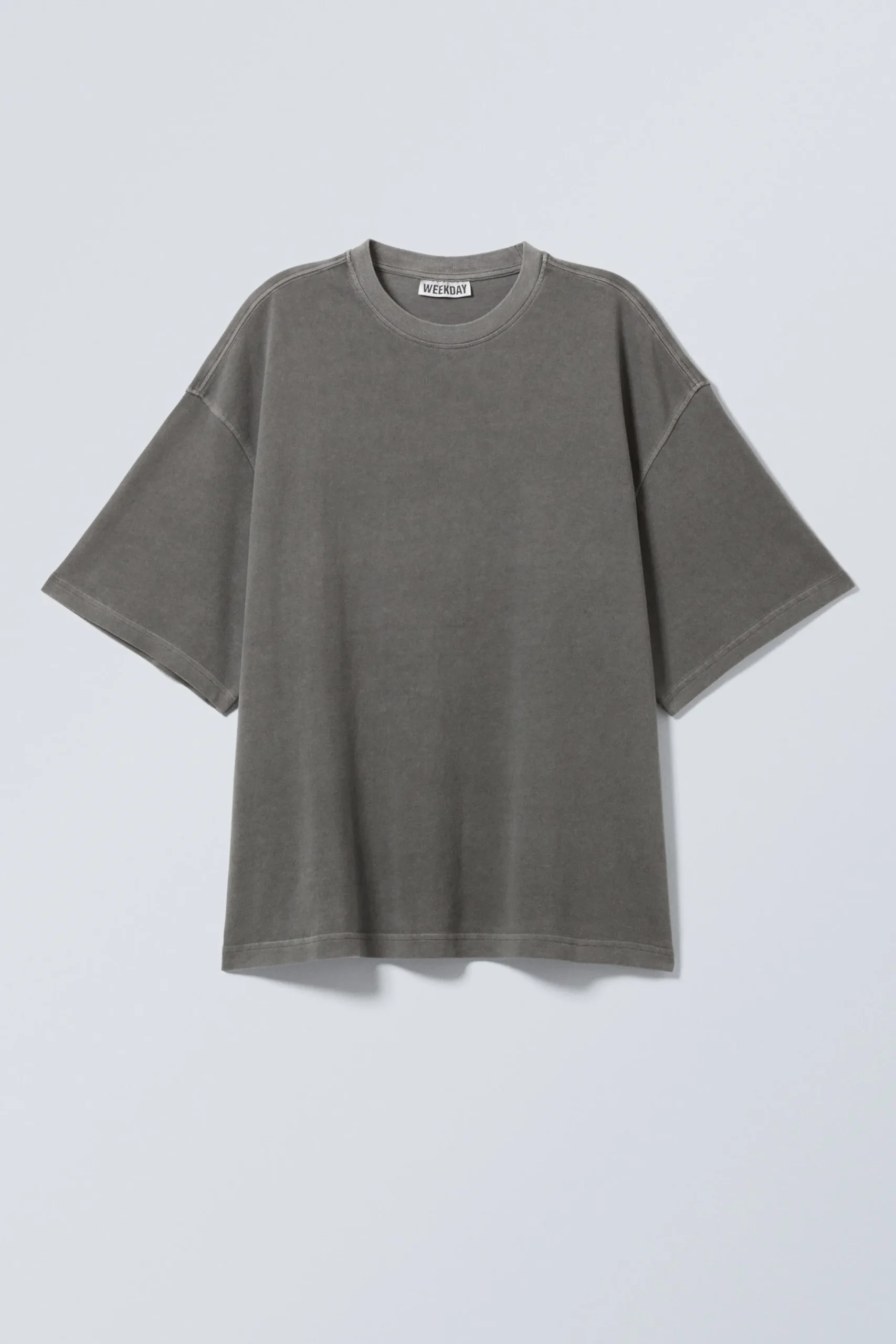 Weekday T-Shirtar | Toppar<OVERSIZED KRAFTIG T-SHIRT