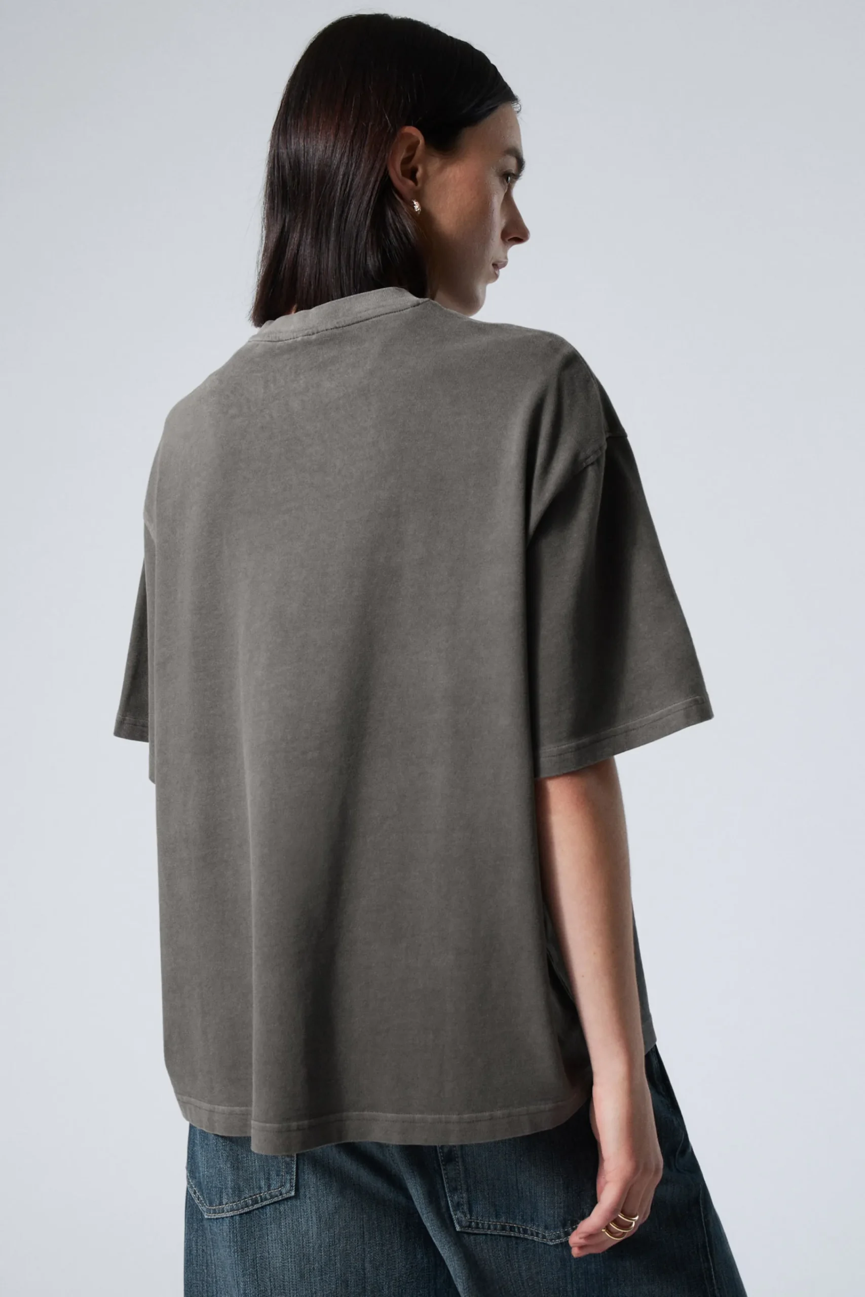 oversized_kraftig_tshirt_2-1.webp Weekday T-Shirtar | Toppar<OVERSIZED KRAFTIG T-SHIRT