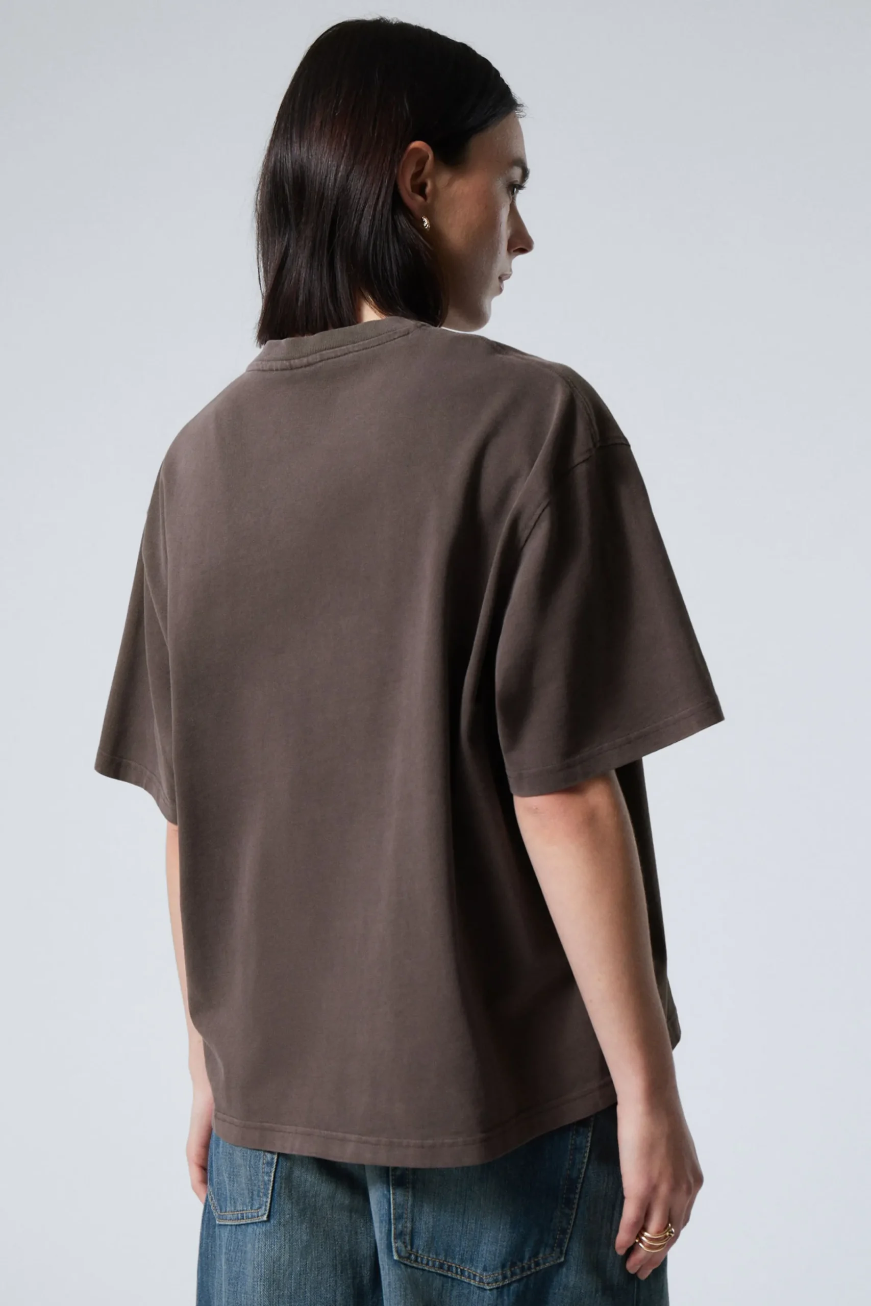 oversized_kraftig_tshirt_2.webp Weekday T-Shirtar | Toppar<OVERSIZED KRAFTIG T-SHIRT