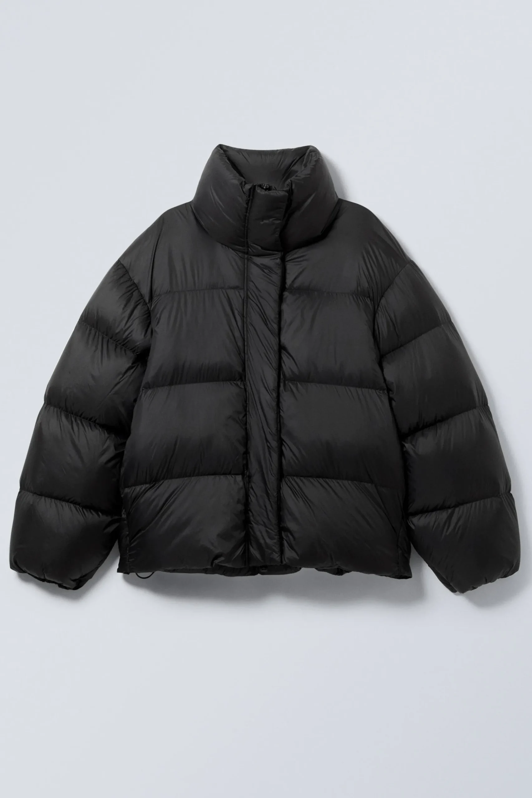 oversized_pufferjacka_med_tervunnet_dun_3.webp Weekday Jackor & Kappor<OVERSIZED PUFFERJACKA MED ÅTERVUNNET DUN