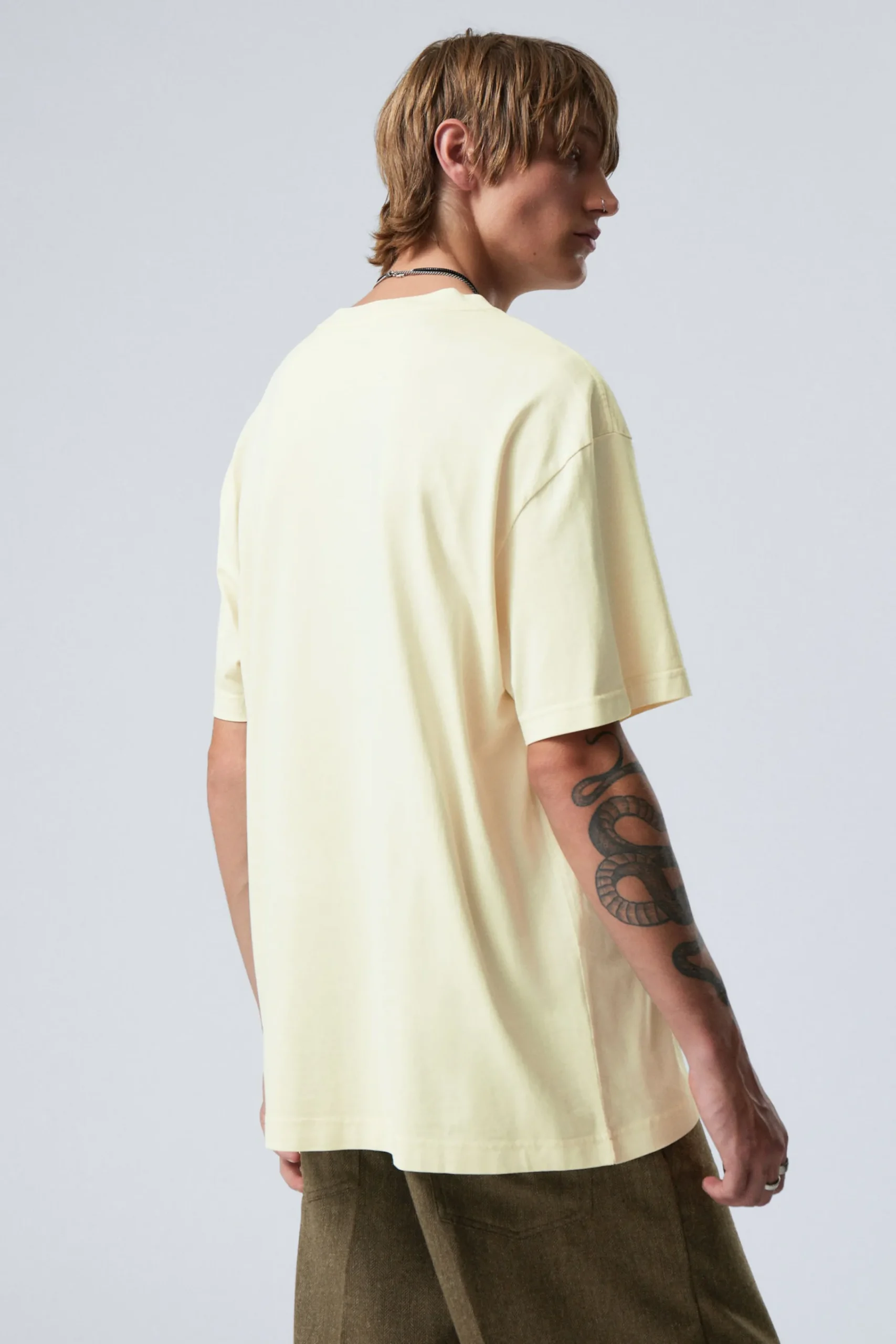 oversized_tshirt_med_grafiskt_tryck_3-1.webp Weekday Graphics | T-Shirtar & Toppar<OVERSIZED T-SHIRT MED GRAFISKT TRYCK