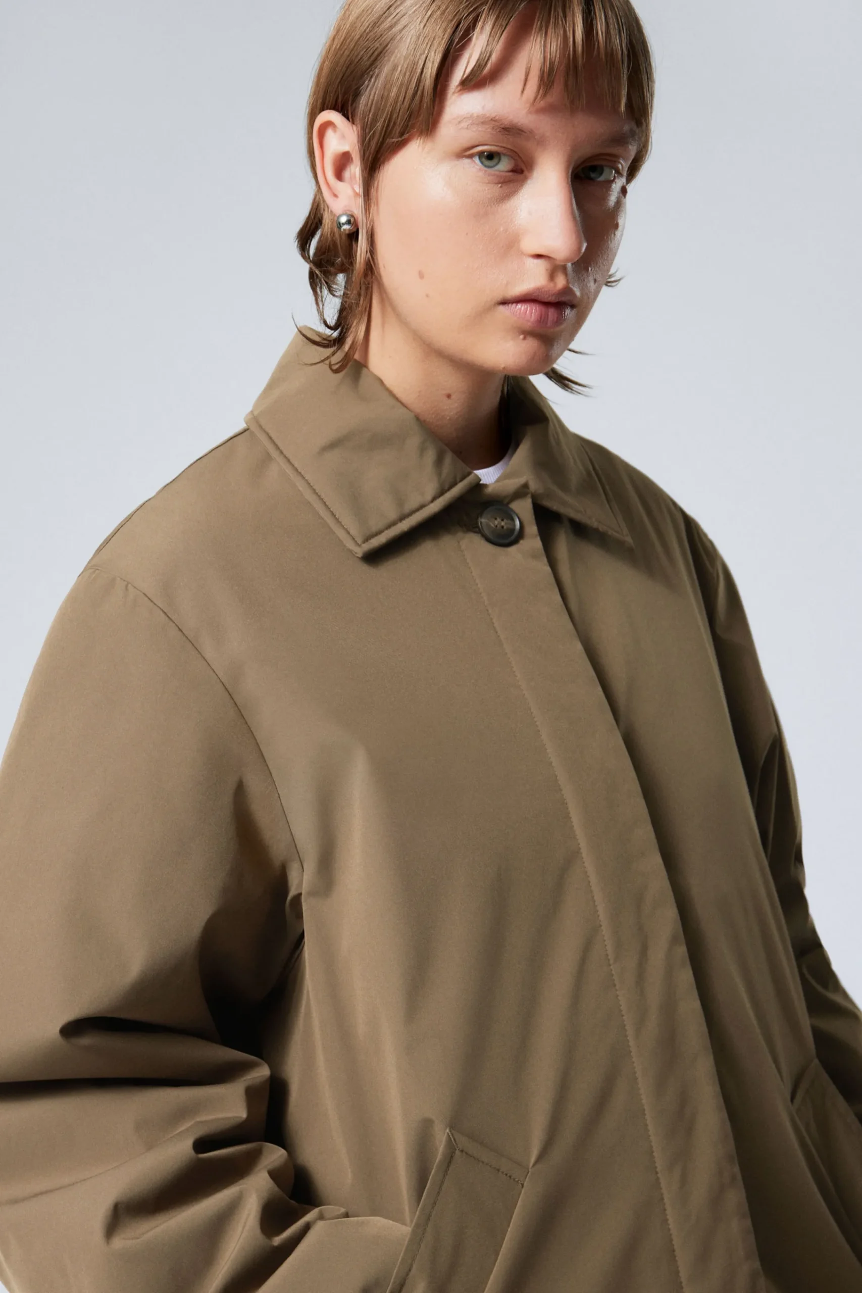 oversized_vadderad_carcoat_4-1.webp Weekday Jackor & Kappor<OVERSIZED VADDERAD CARCOAT