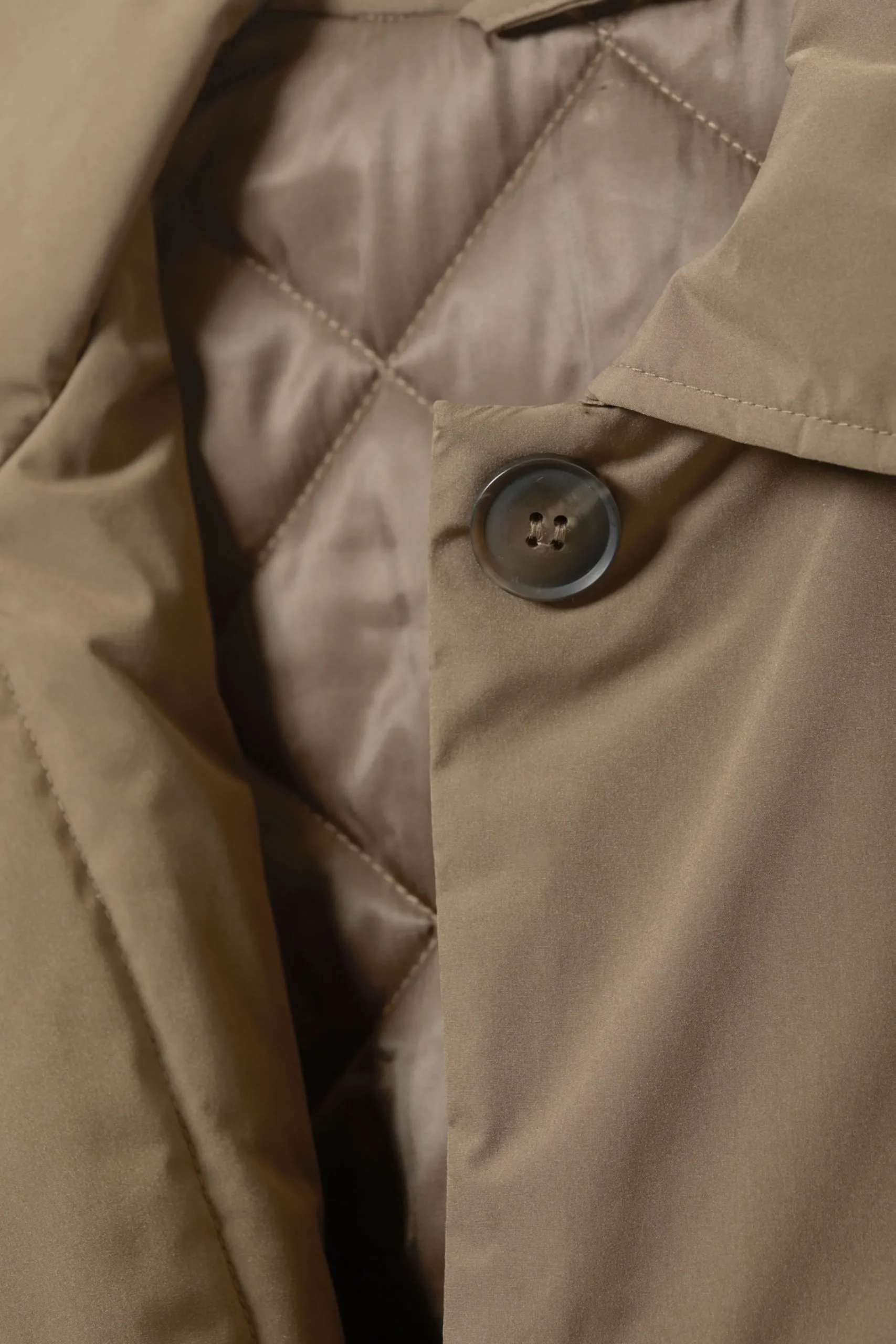 oversized_vadderad_carcoat_5.webp Weekday Jackor & Kappor<OVERSIZED VADDERAD CARCOAT