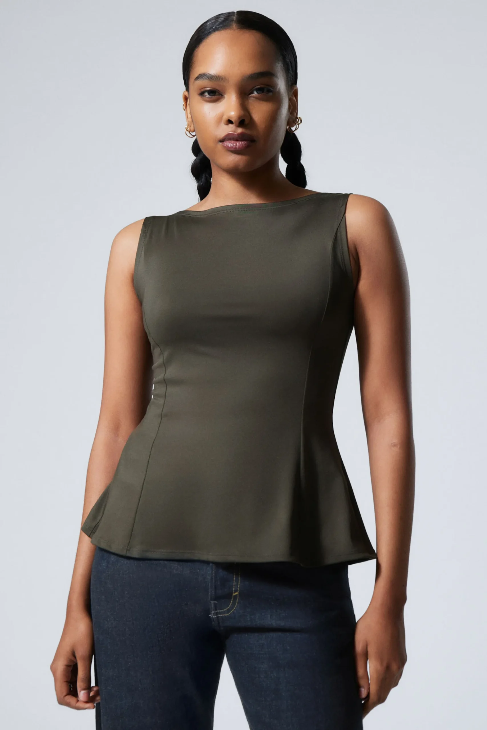 Weekday Toppar<PEPLUM TOPP MED BÅTRINGNING