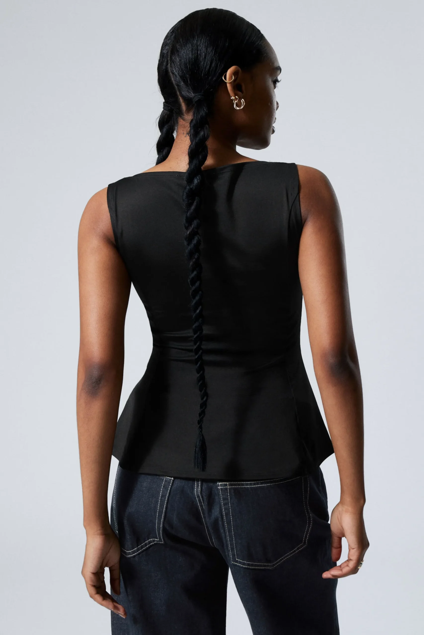 peplum_topp_med_btringning_3.webp Weekday Toppar<PEPLUM TOPP MED BÅTRINGNING