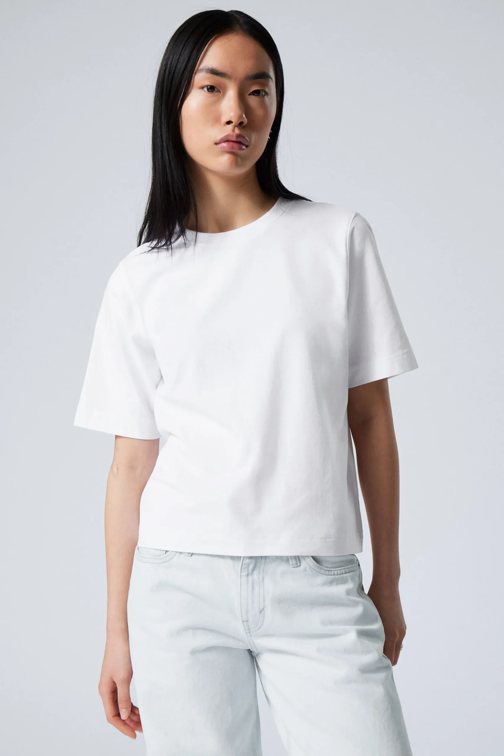 perfect_boxy_tshirt_2.webp Weekday Toppar | Basplagg<PERFECT BOXY T-SHIRT
