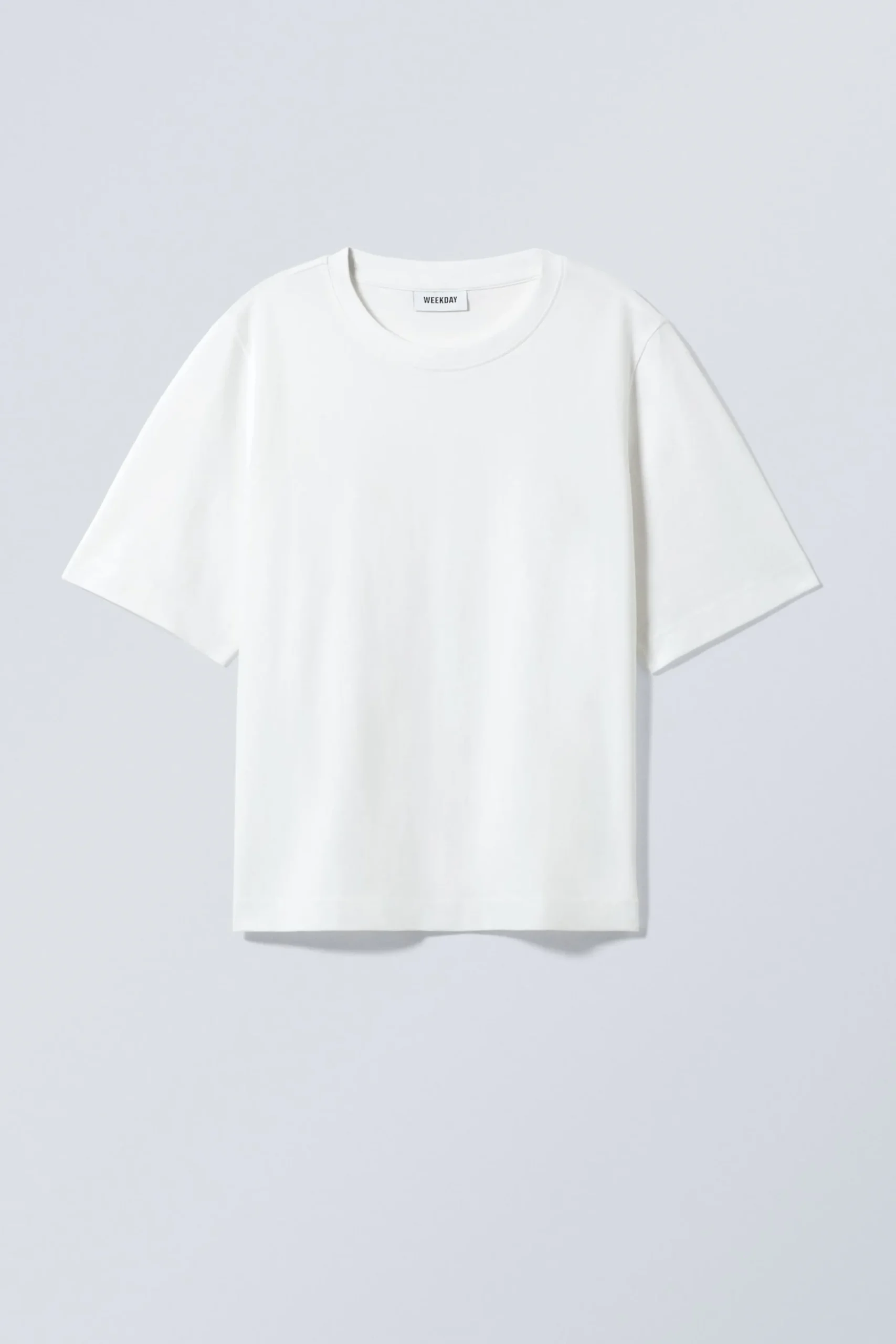 perfect_boxy_tshirt_3.webp Weekday Toppar | Basplagg<PERFECT BOXY T-SHIRT