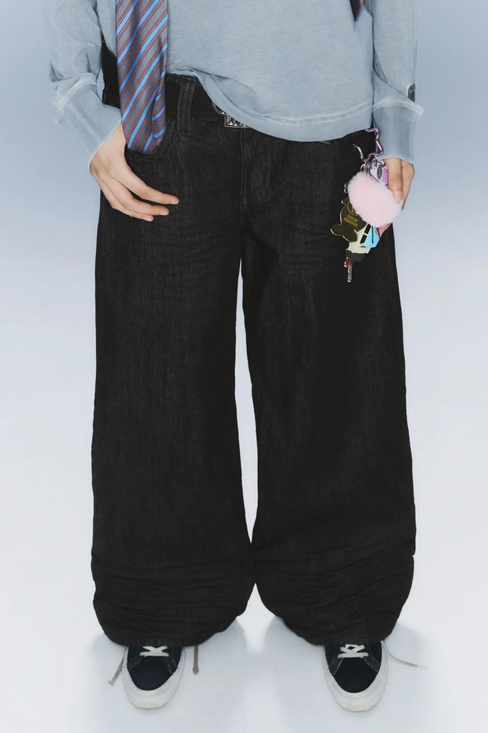 poser_regular_waist_loose_wide_jeans_4-1.webp Weekday Jeans<POSER REGULAR WAIST LOOSE WIDE JEANS