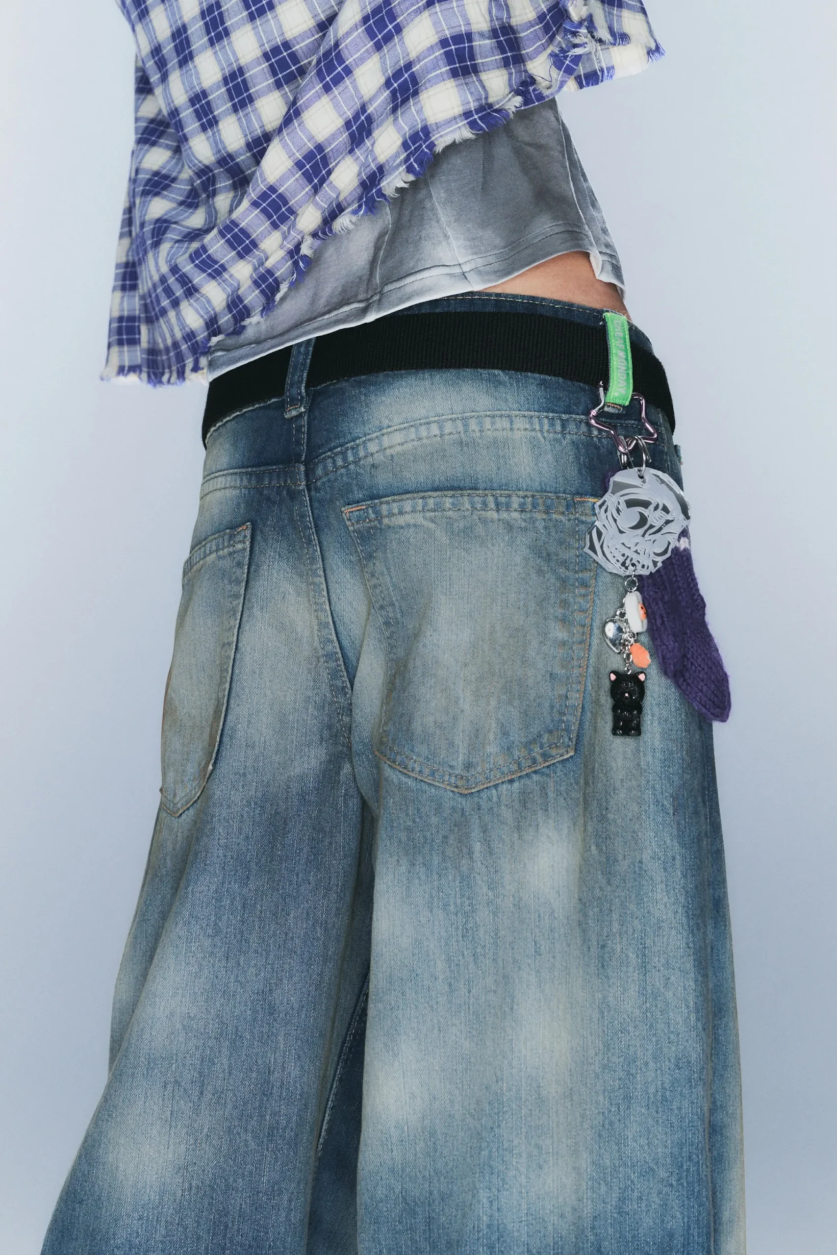 poser_regular_waist_loose_wide_jeans_4-2.webp Weekday Jeans<POSER REGULAR WAIST LOOSE WIDE JEANS