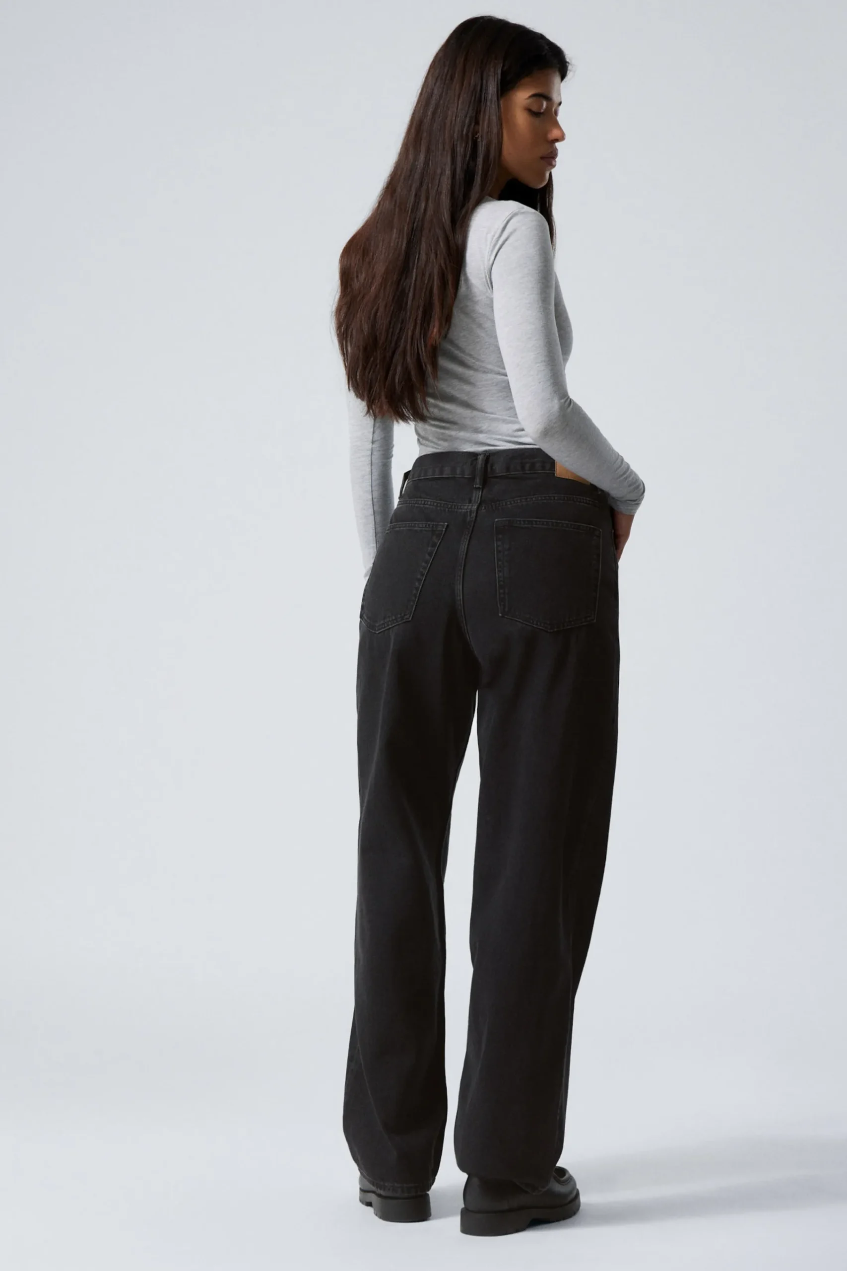rail_mid_waist_loose_wide_leg_jeans_3-6.webp Weekday Jeans<RAIL MID WAIST LOOSE WIDE LEG JEANS