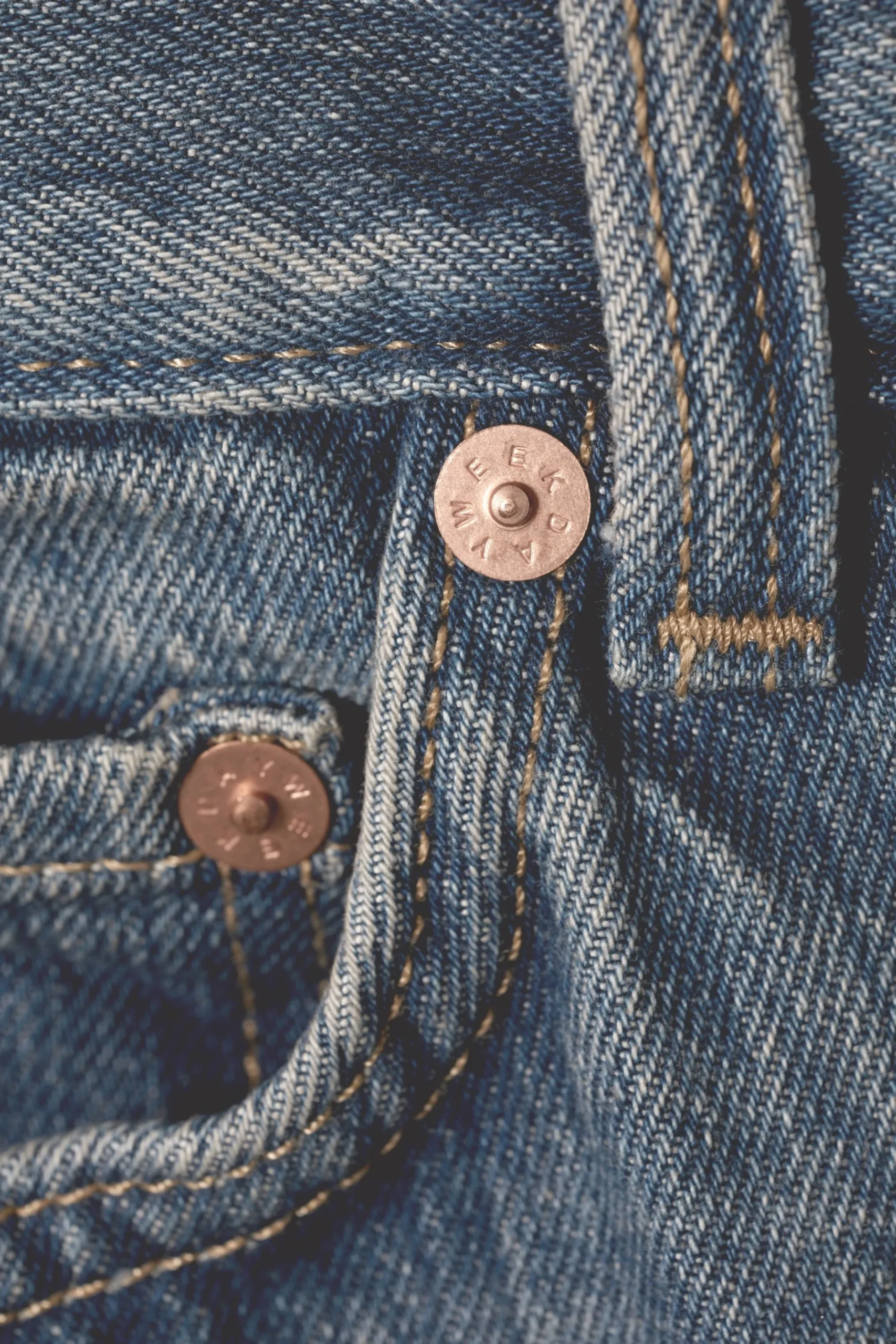rail_mid_waist_loose_wide_leg_jeans_5-7.webp Weekday Jeans<RAIL MID WAIST LOOSE WIDE LEG JEANS