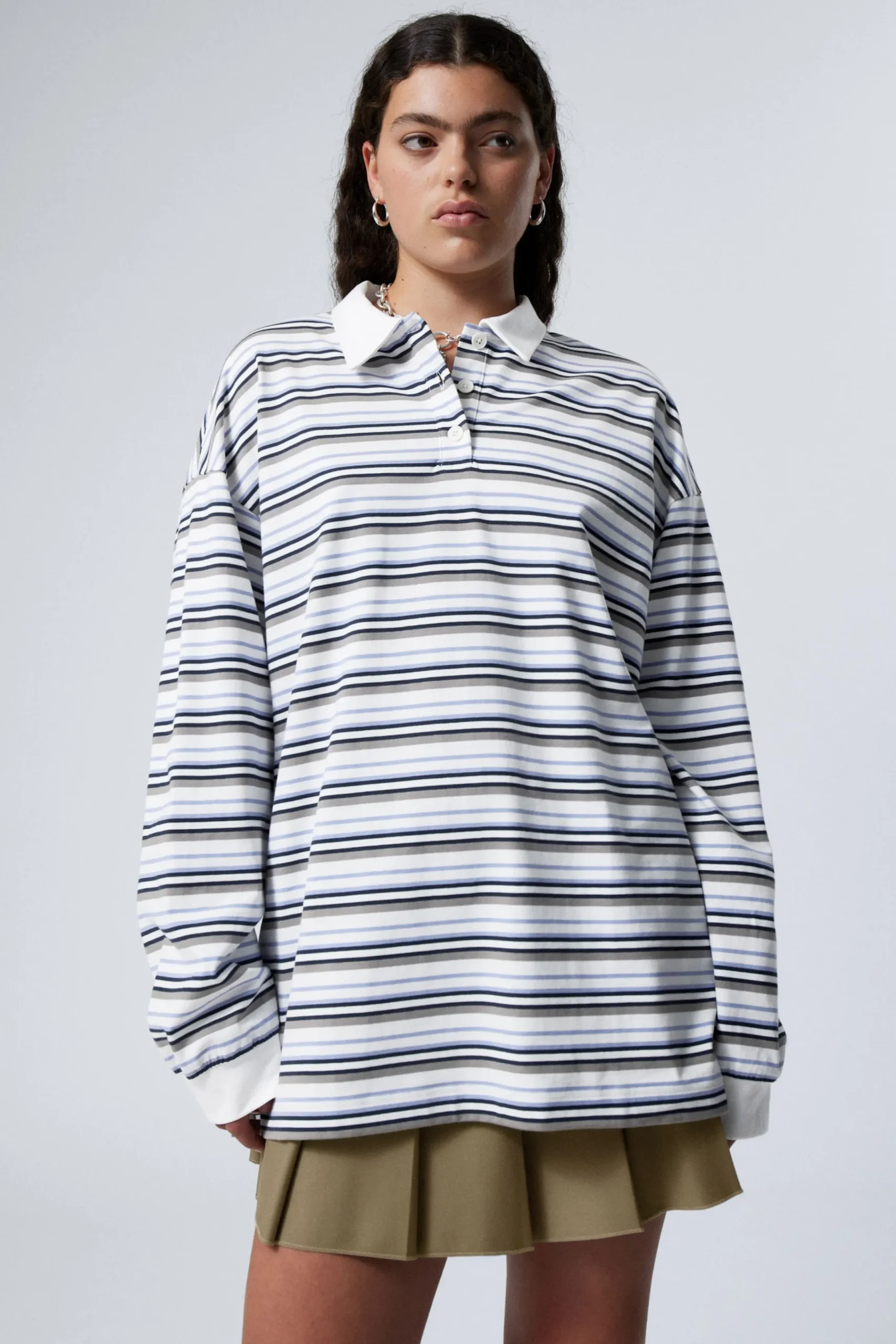 Weekday Toppar<RANDIG OVERSIZED PIKÉTRÖJA